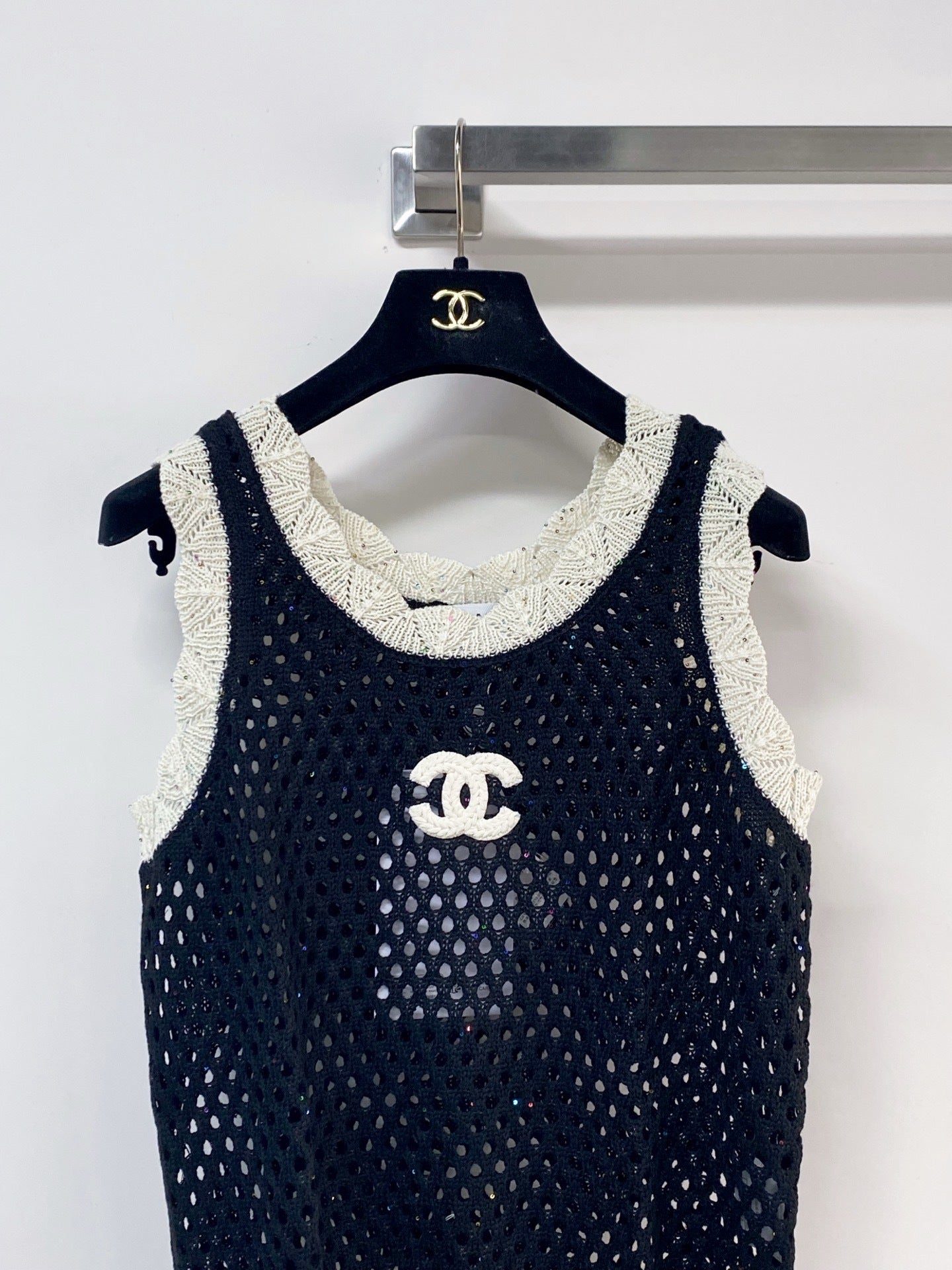 CHL Woman sweater sleeveless 2 Color's