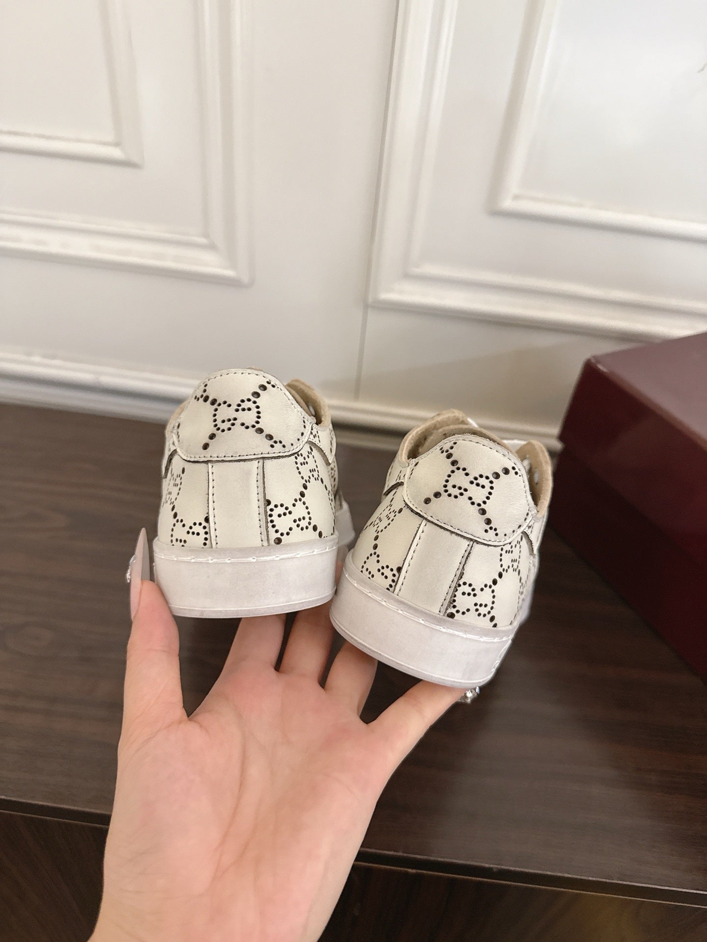 GU Sneakers Man Size