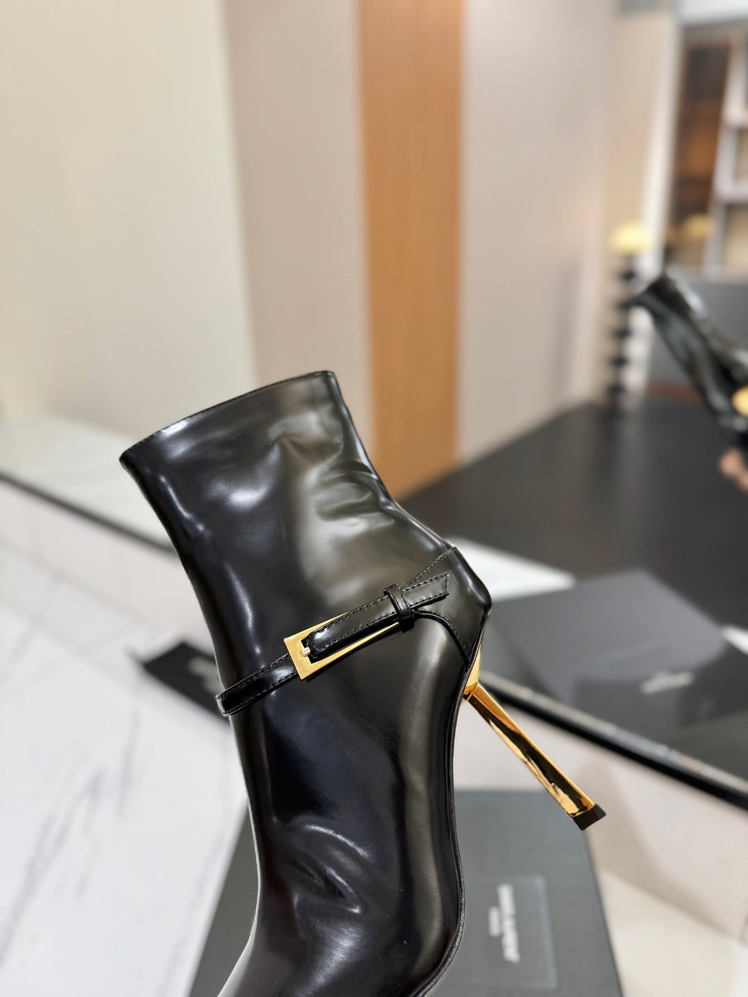 Y L Woman Boots Heels 2 Color's