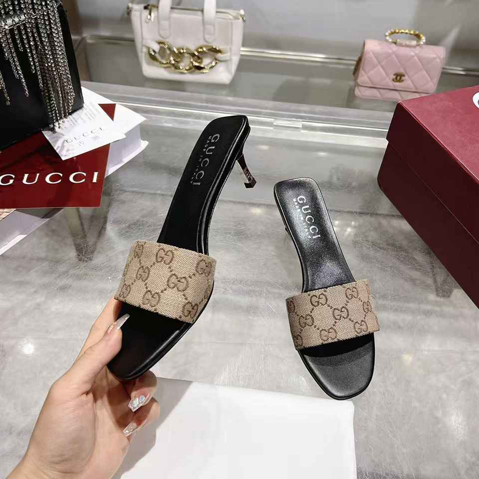 GU Slippers Sandals Woman