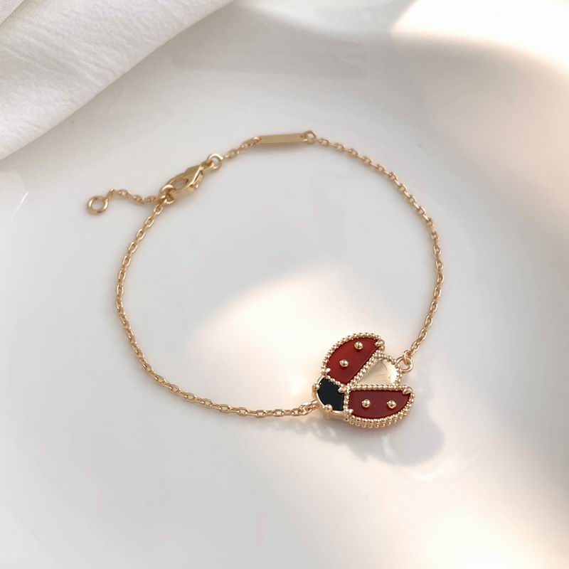 VAN C&A Fashion Bracelet