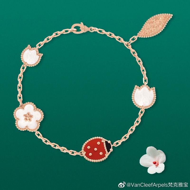 VAN C&A Fashion Bracelet 4 Color's