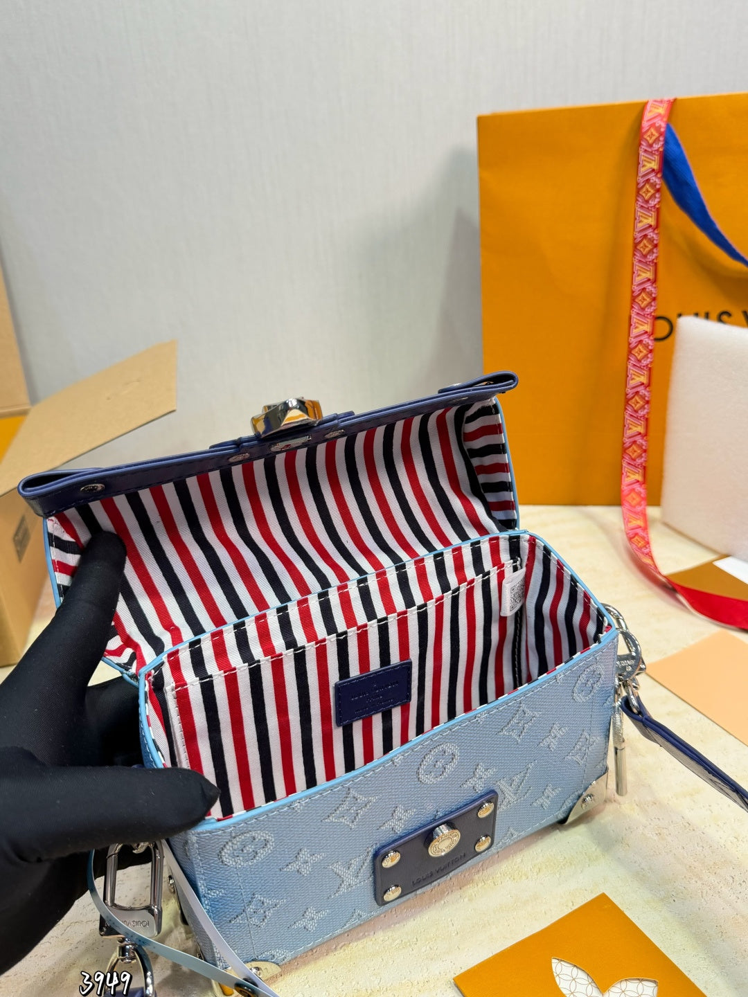 LU bag trunk