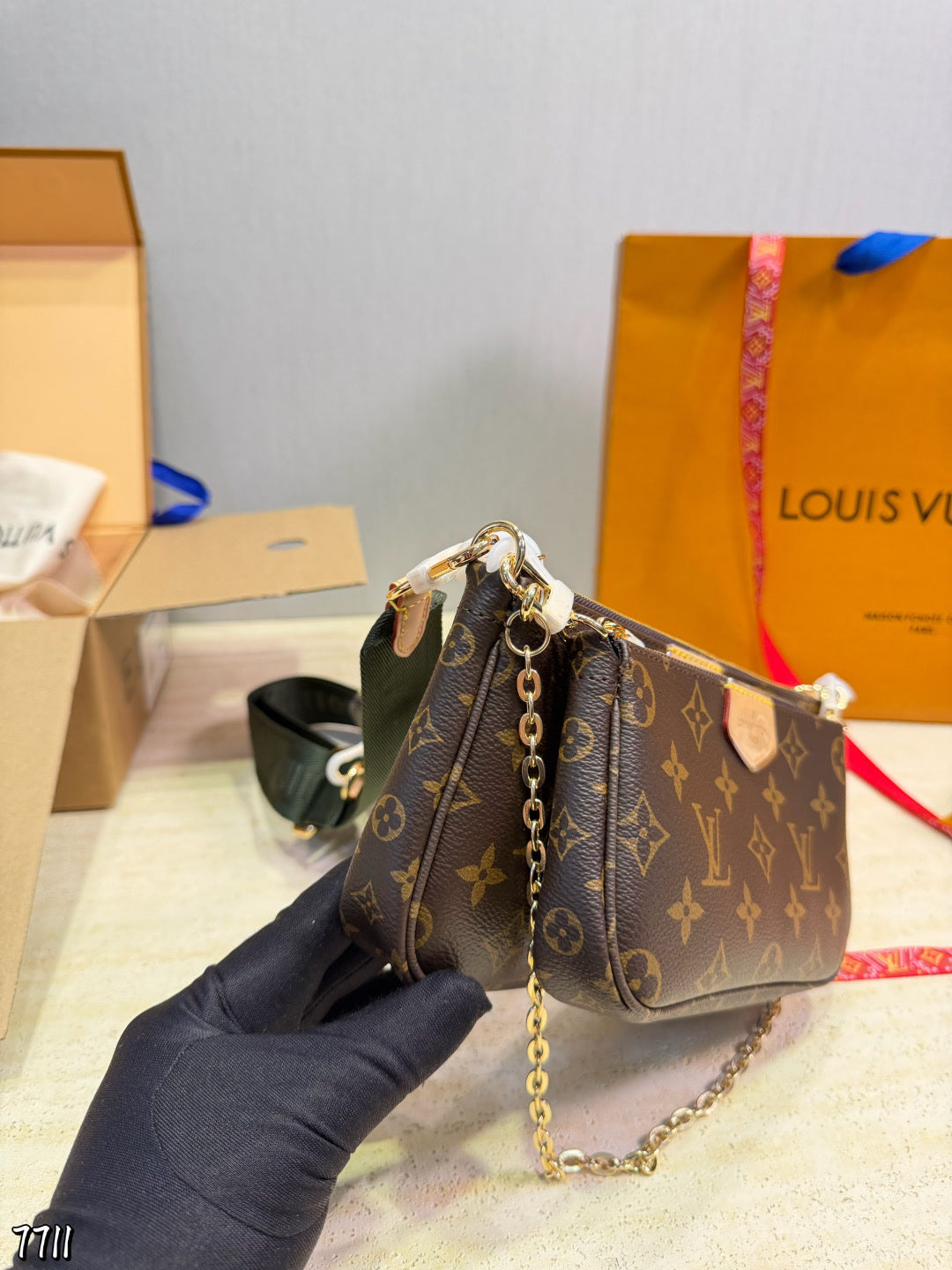 LU Multi Pochette Bag 24 cm