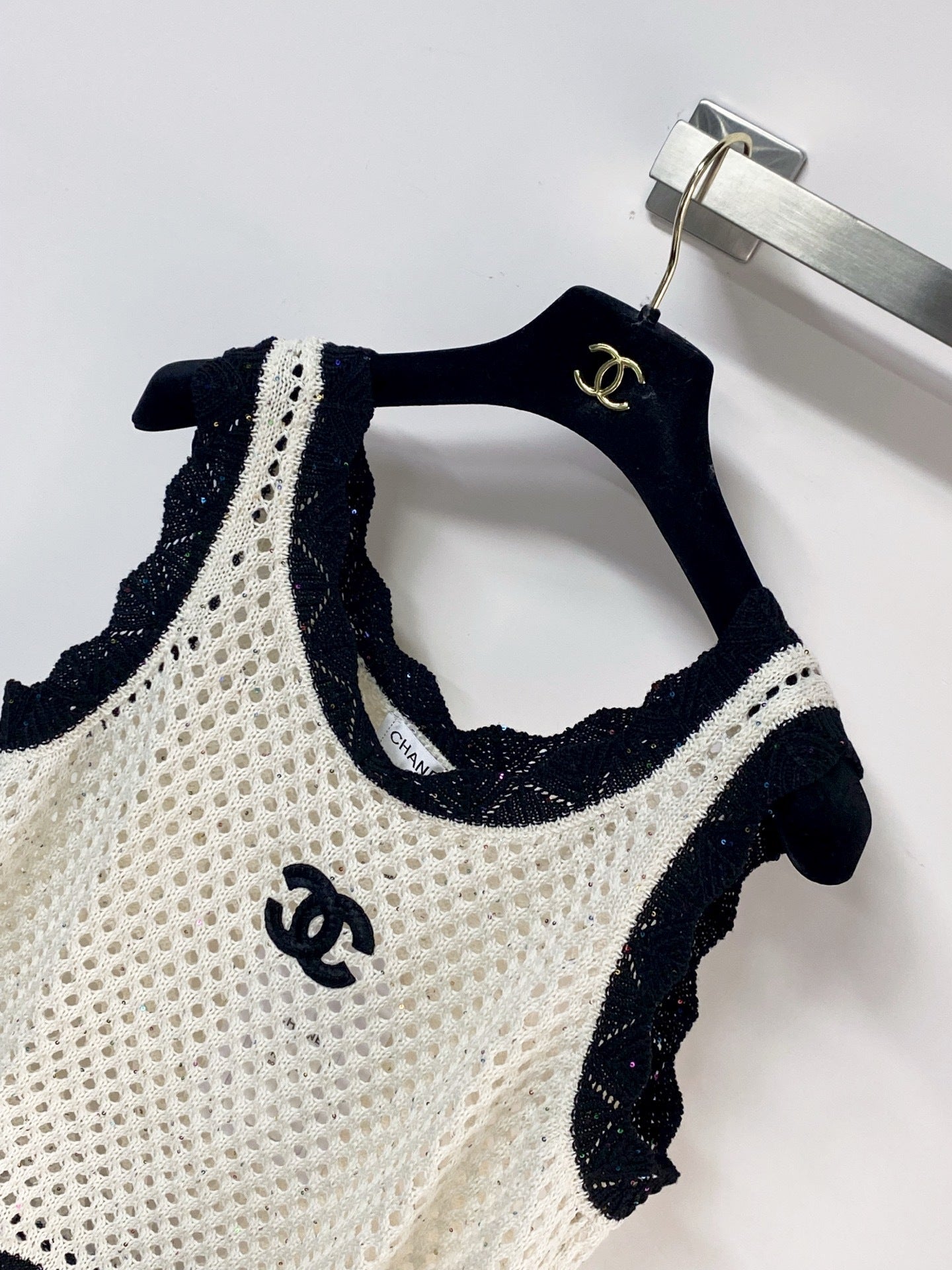 CHL  Woman sweater sleeveless 2 Color's
