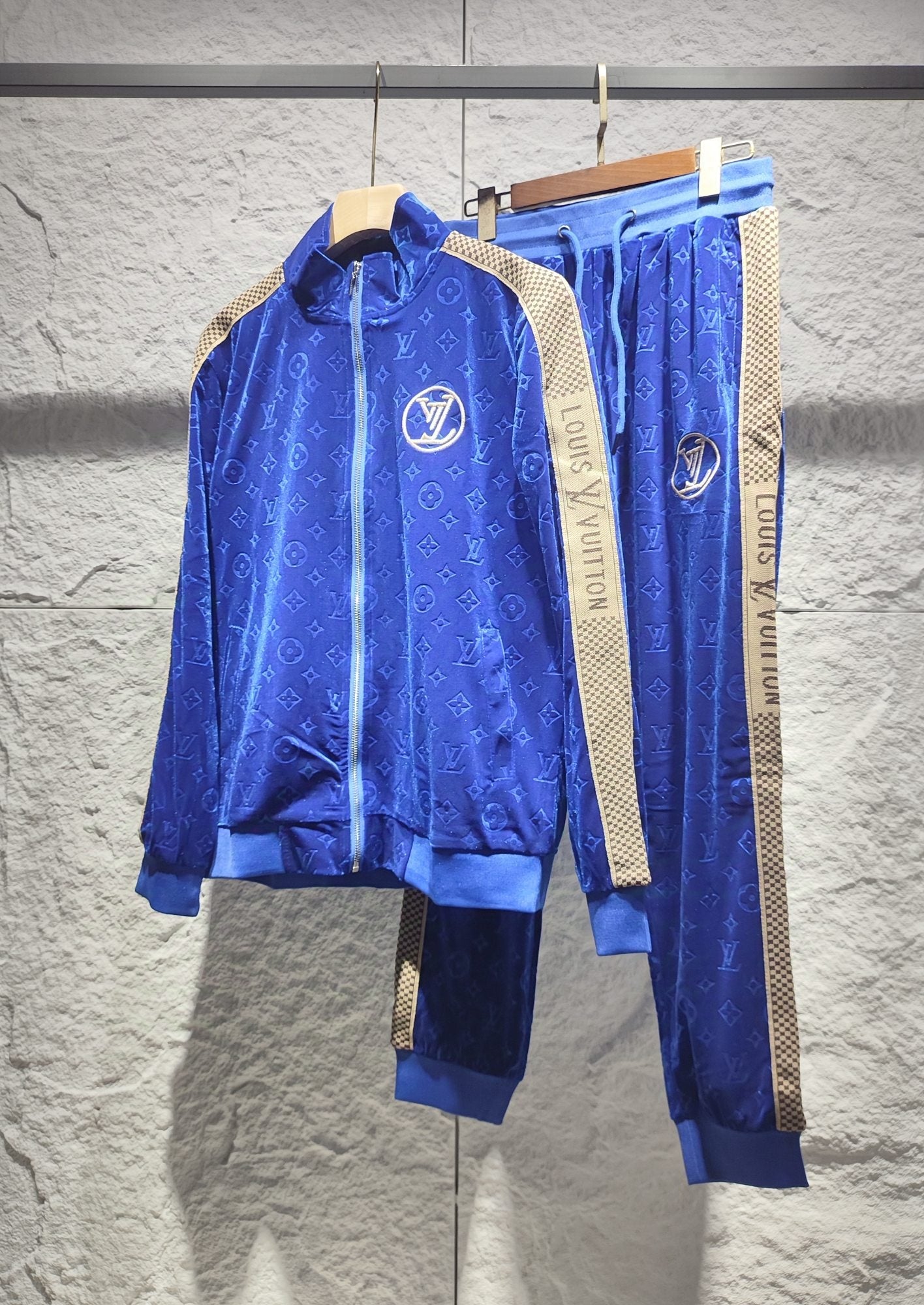 LU  Sport Suits  Man  2 Color's