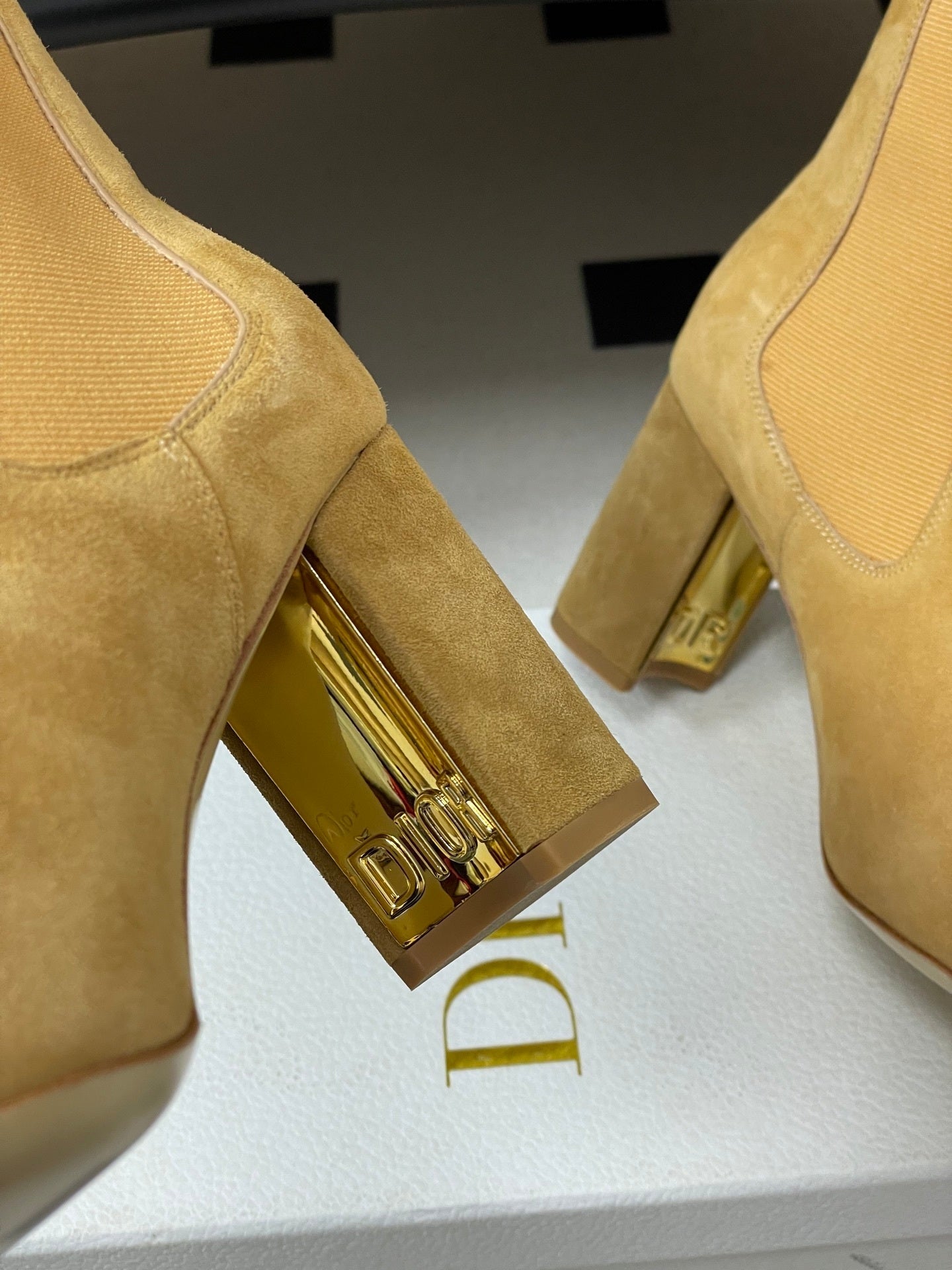 CHD Woman Boots 2 Color's