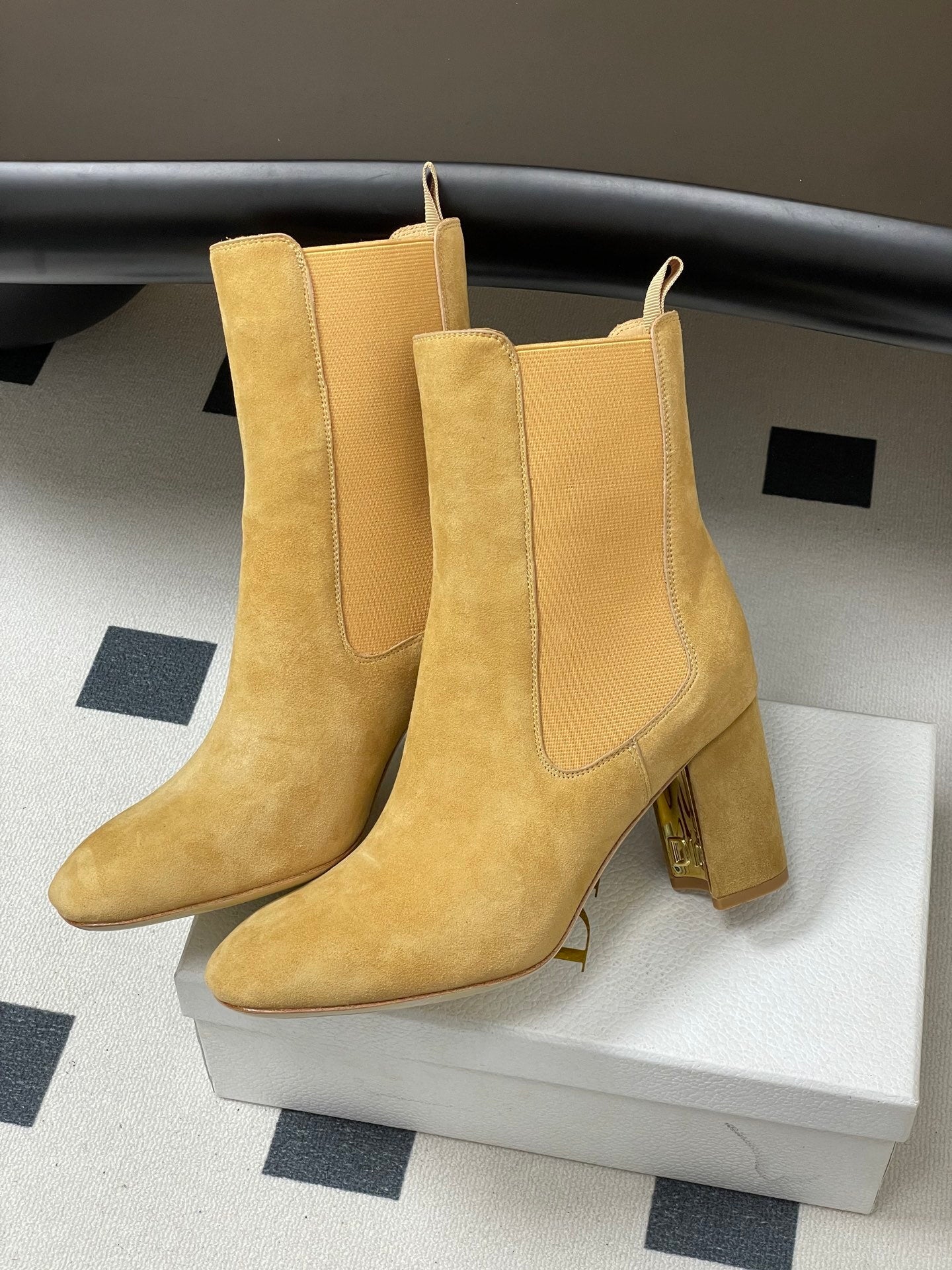 CHD Woman Boots 2 Color's