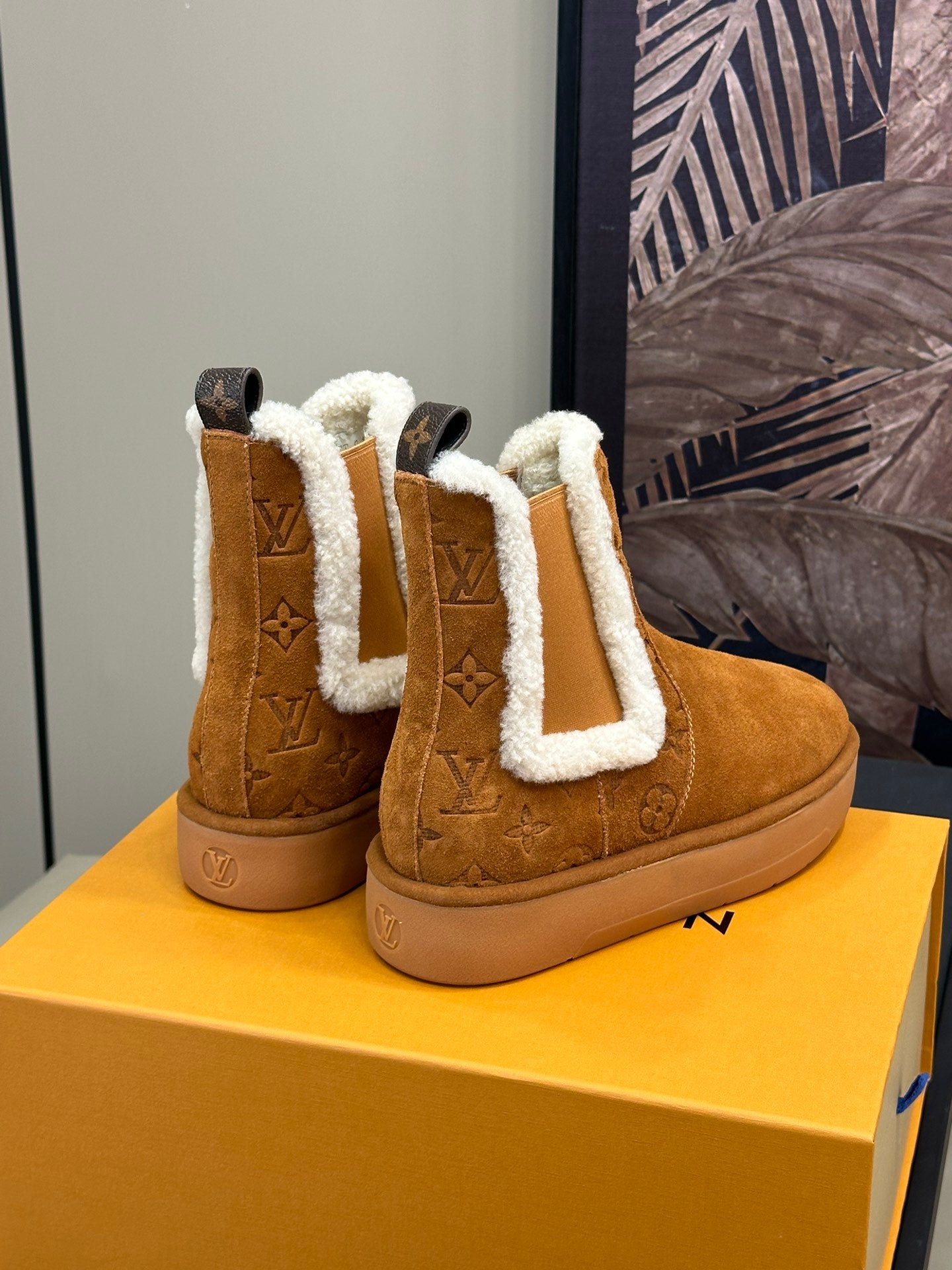 LU Aspen Chelsea UGG Boots