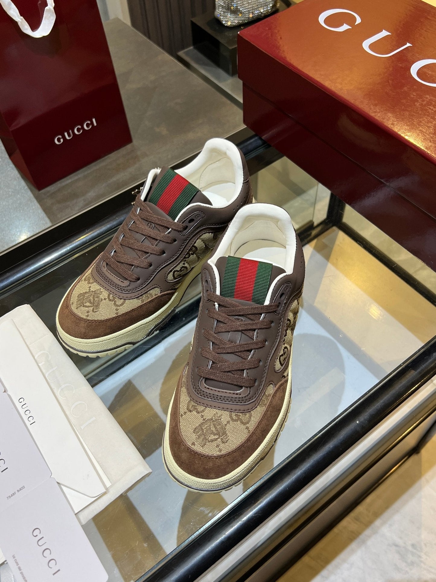 GU  Sneakers 2 Color 's Size
