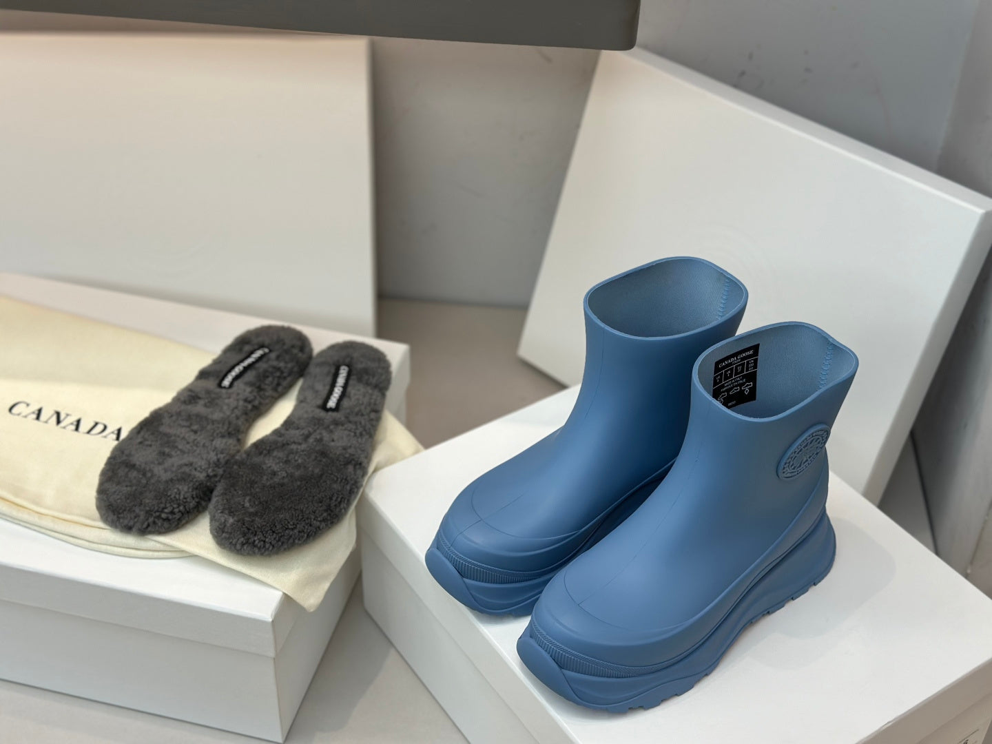 CANADA G resign Boots  2 Color's