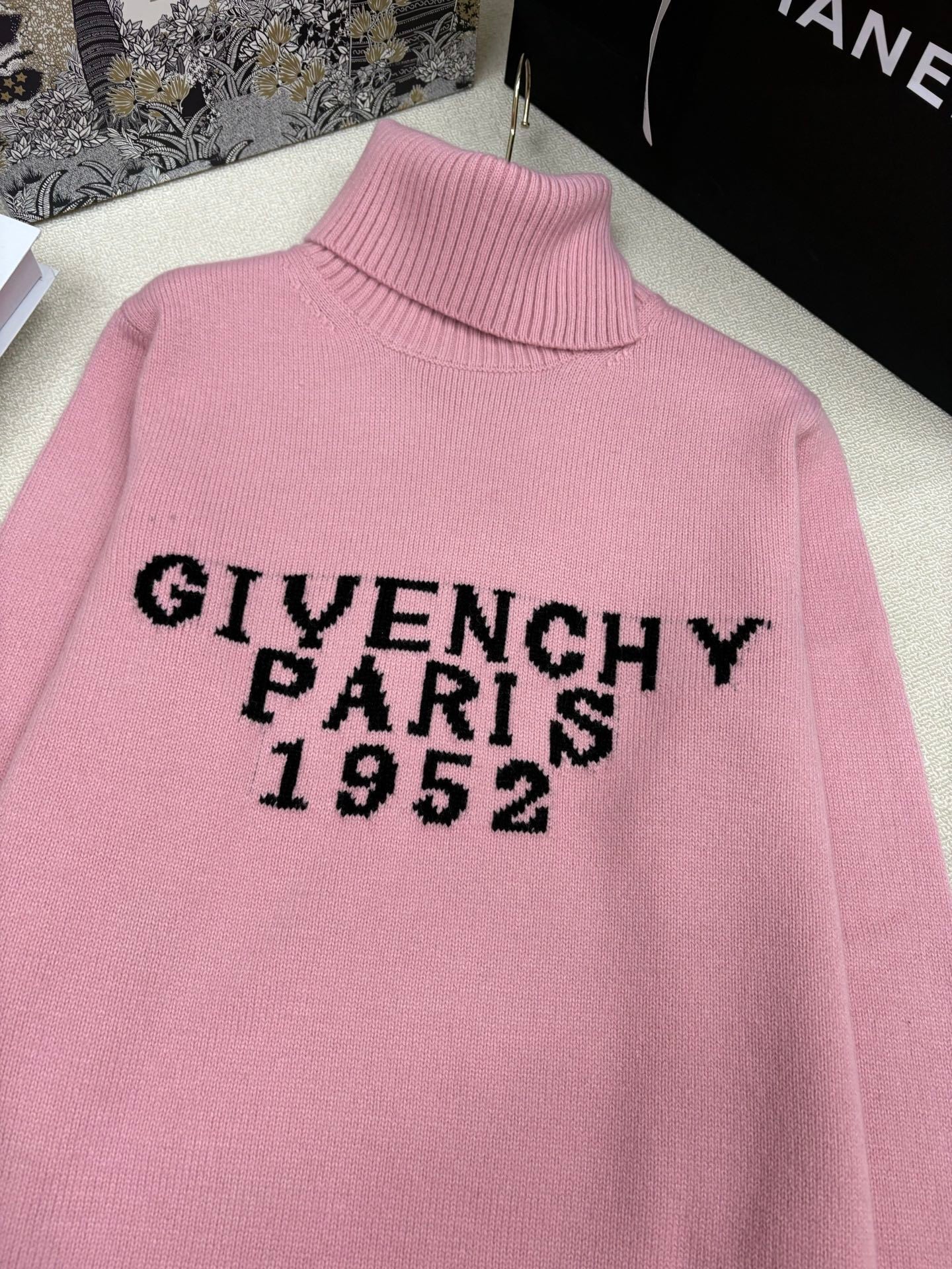 GIVENJY  Sweater 3 Color's