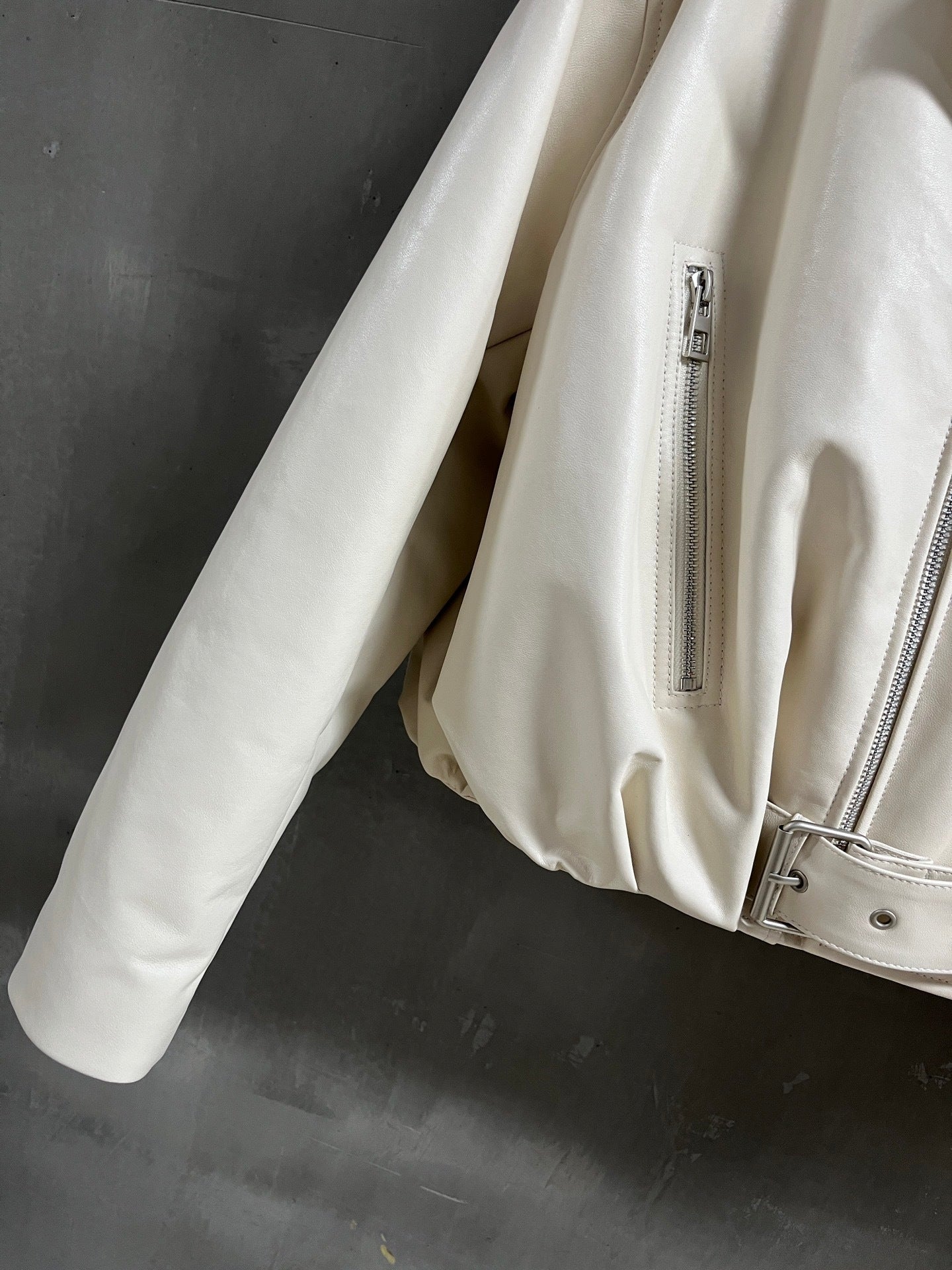 LOEVE Leather  Jacket  Woman 2 Color's