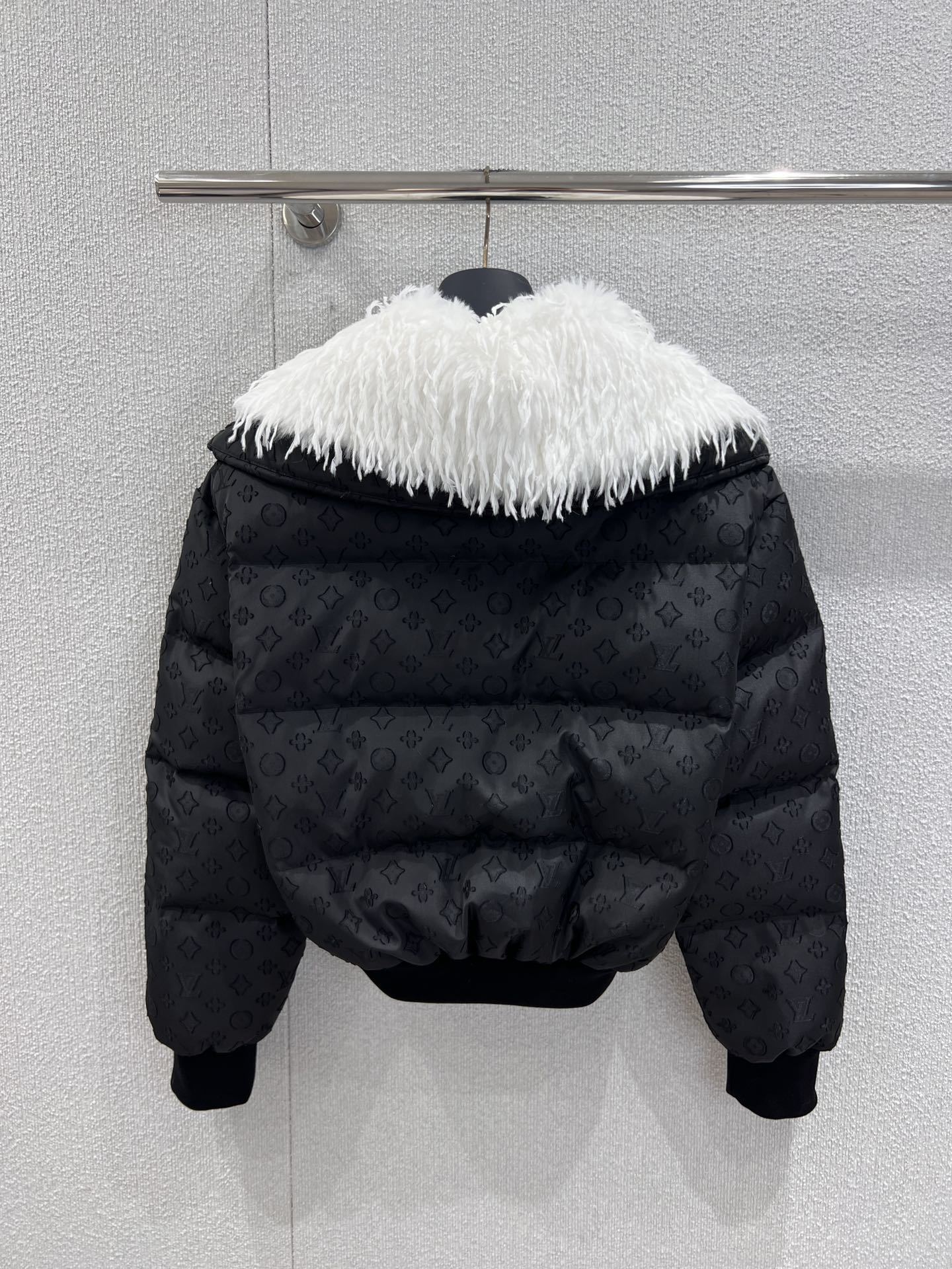 LU Woman Feather Collar Puffer Jacket Limited 25/26 IOFF