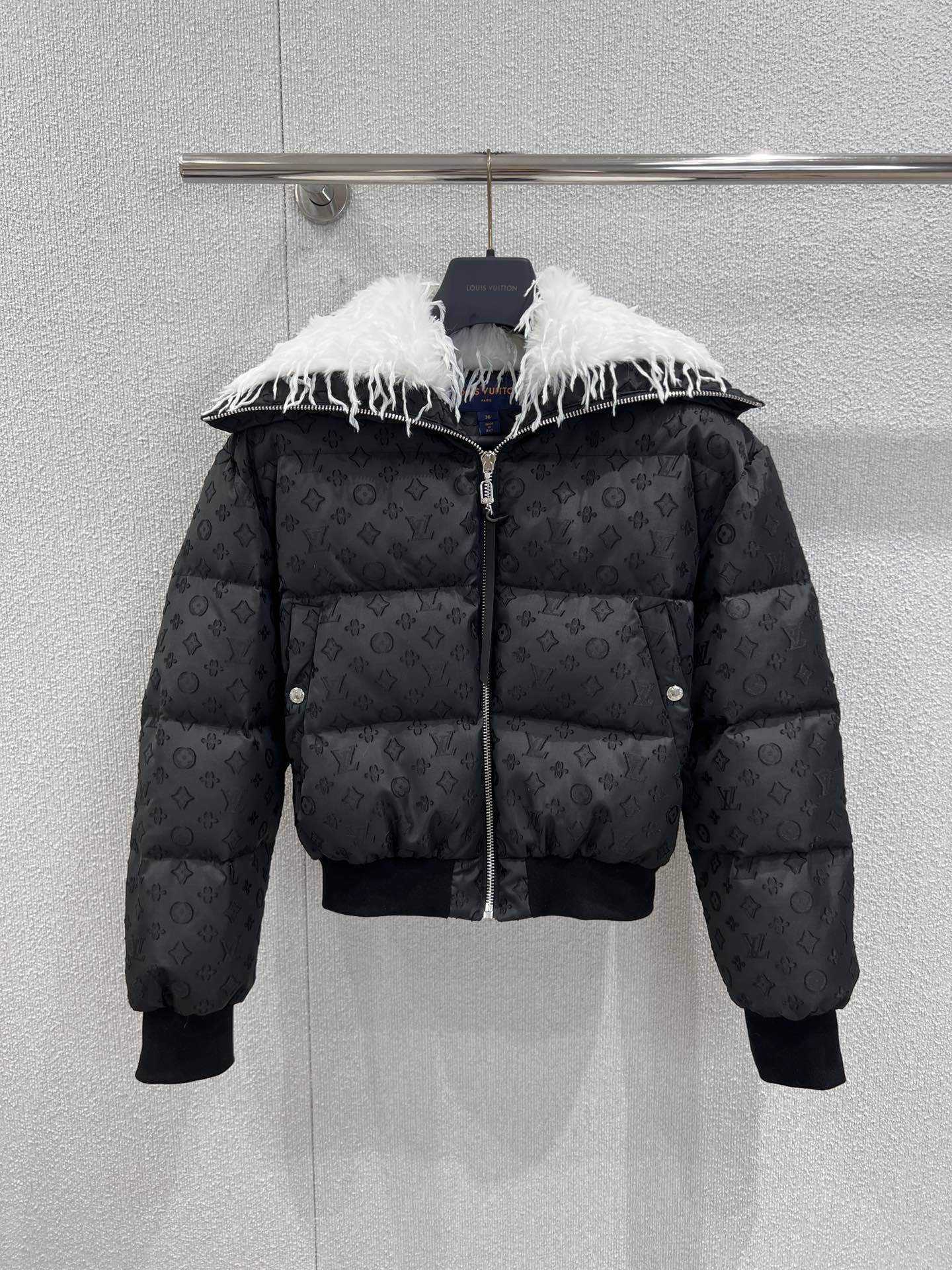 LU Woman Feather Collar Puffer Jacket Limited 25/26 IOFF