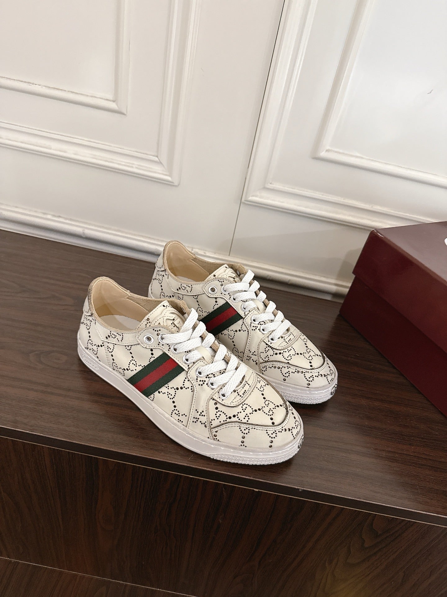 GU Sneakers  Man Size