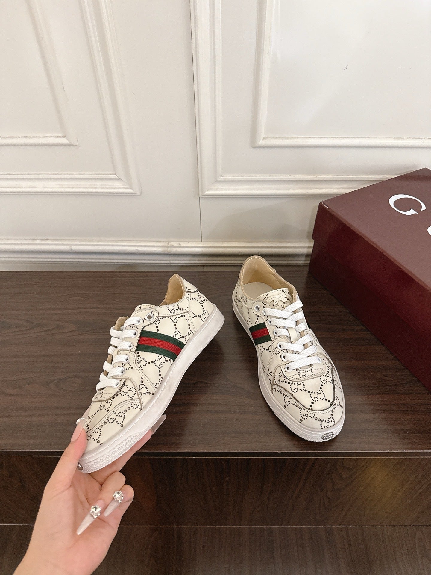 GU Sneakers  Man Size
