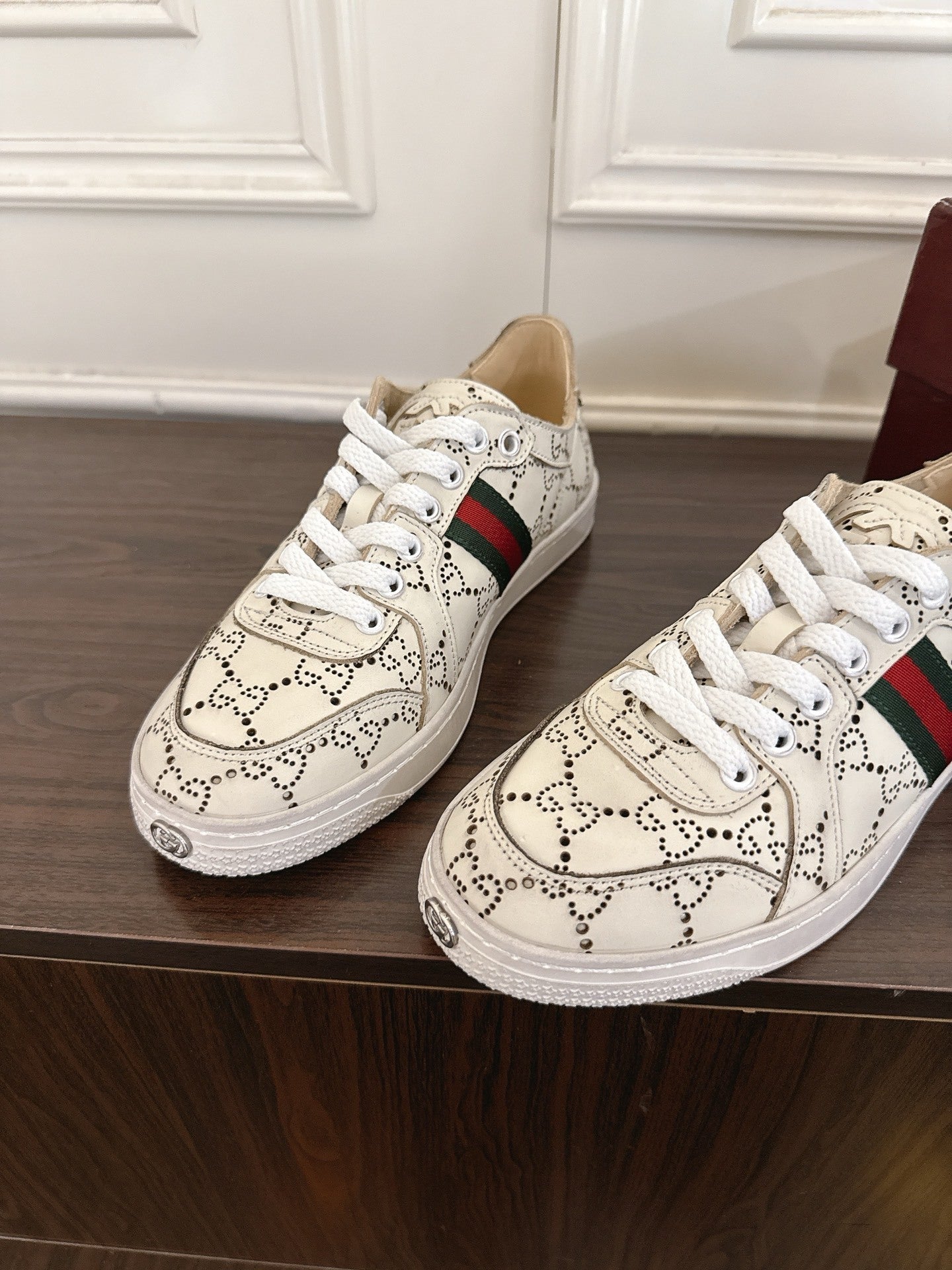 GU Sneakers  Man Size