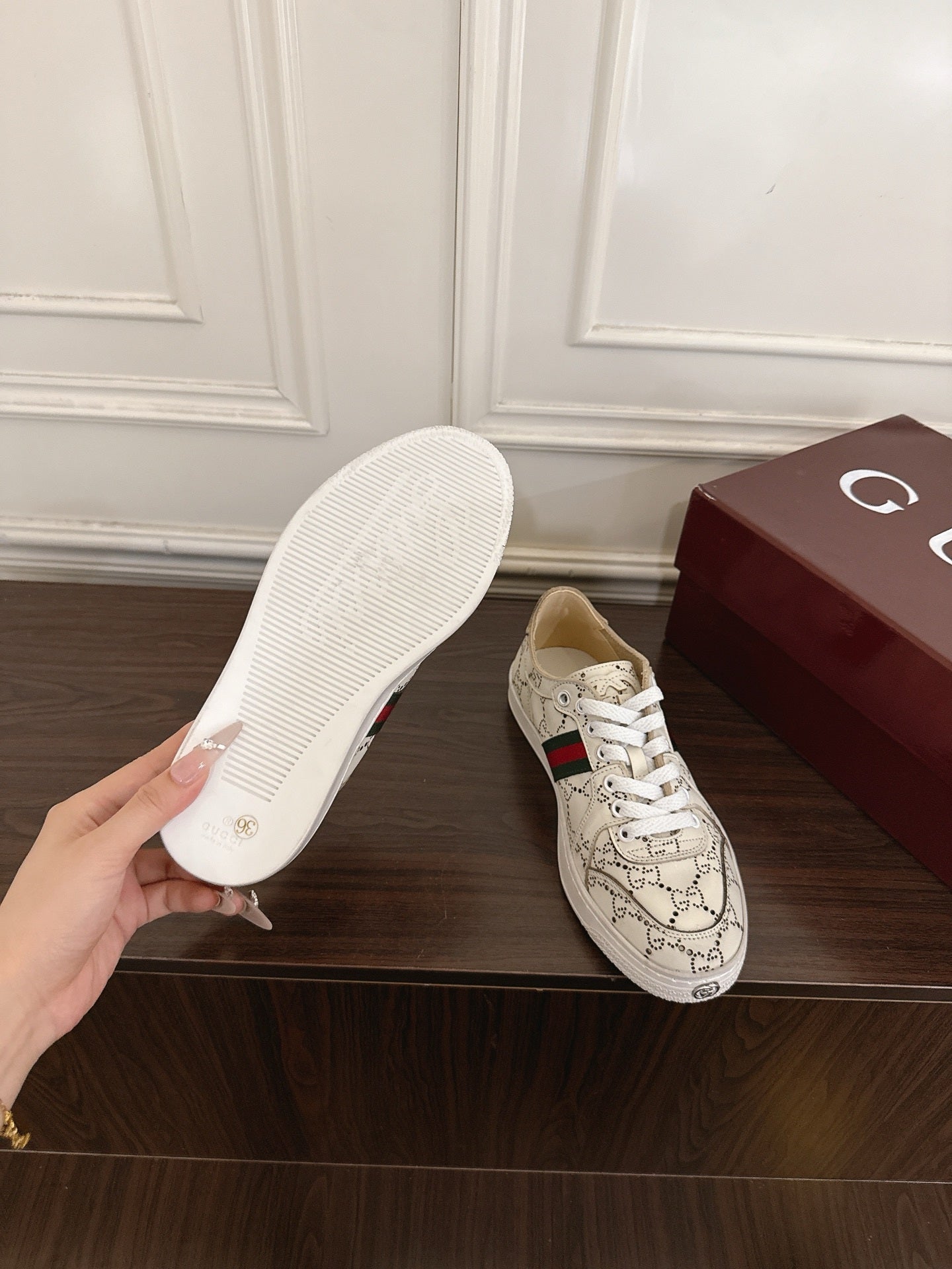 GU Sneakers  Man Size