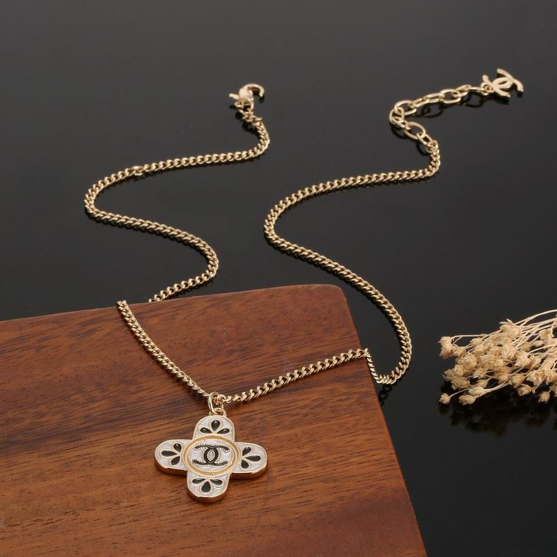 CHL Fashion Necklace