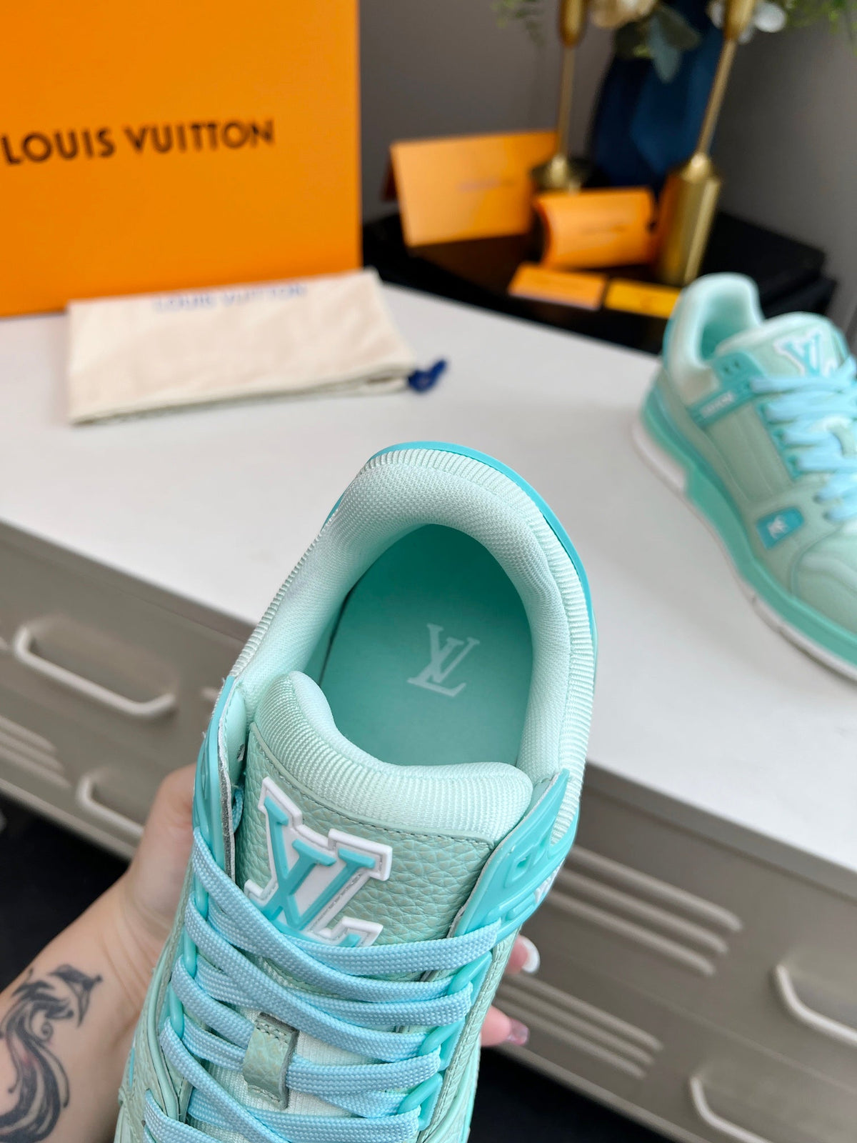 LU Woman  Sneakers