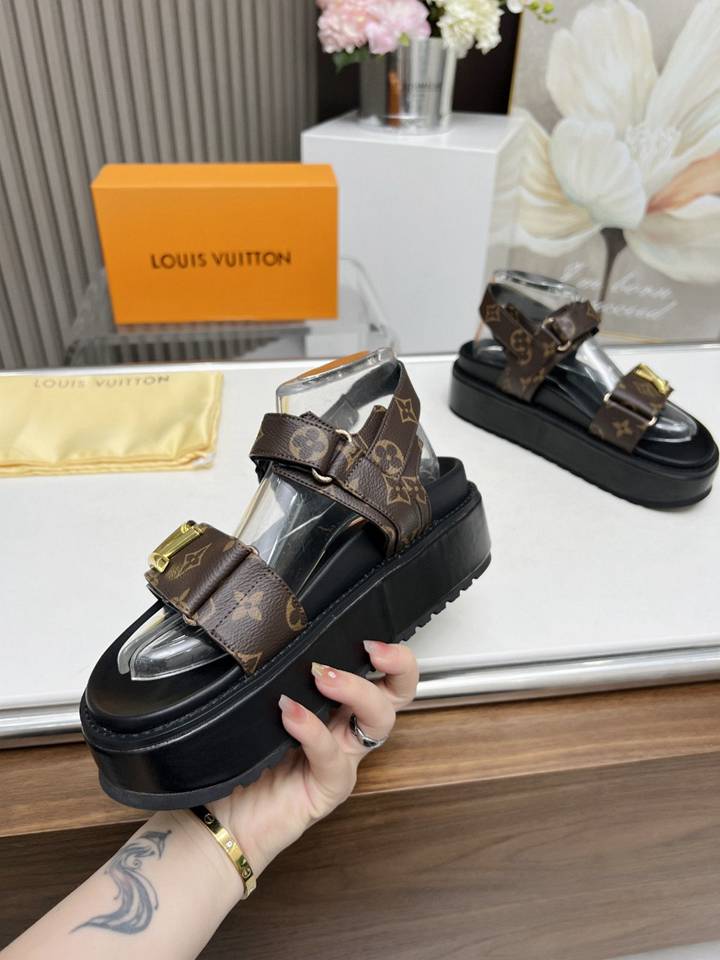 LU Sandals