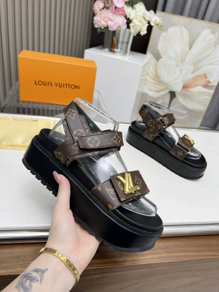 LU Sandals