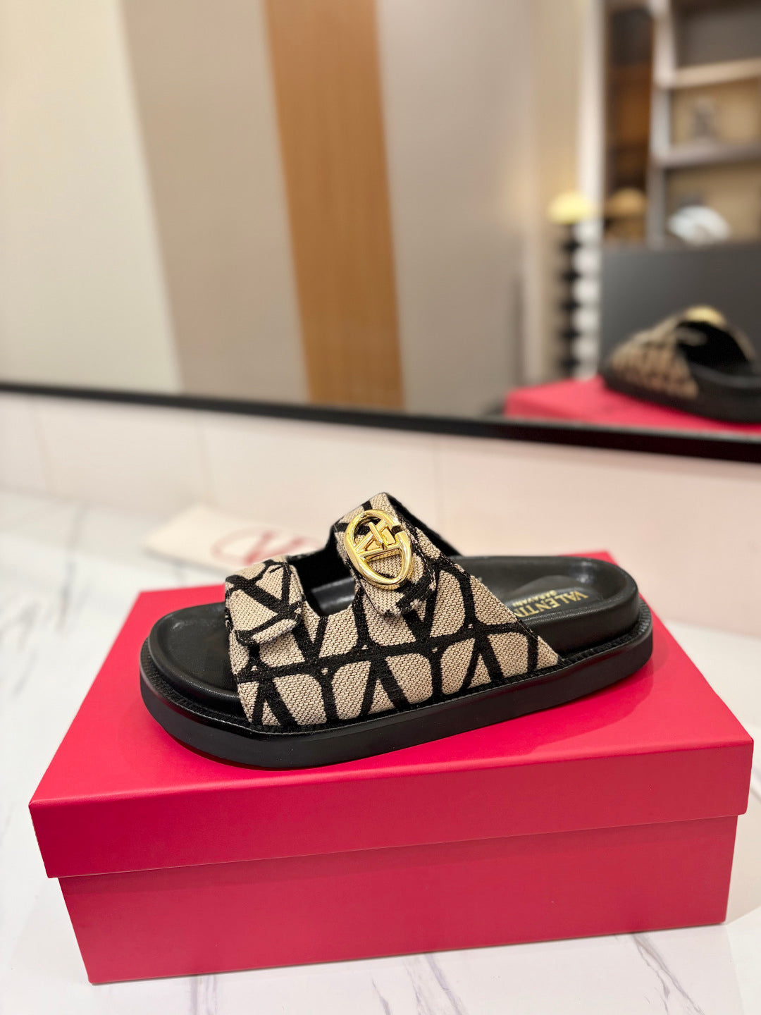 VRC Slippers Woman 42