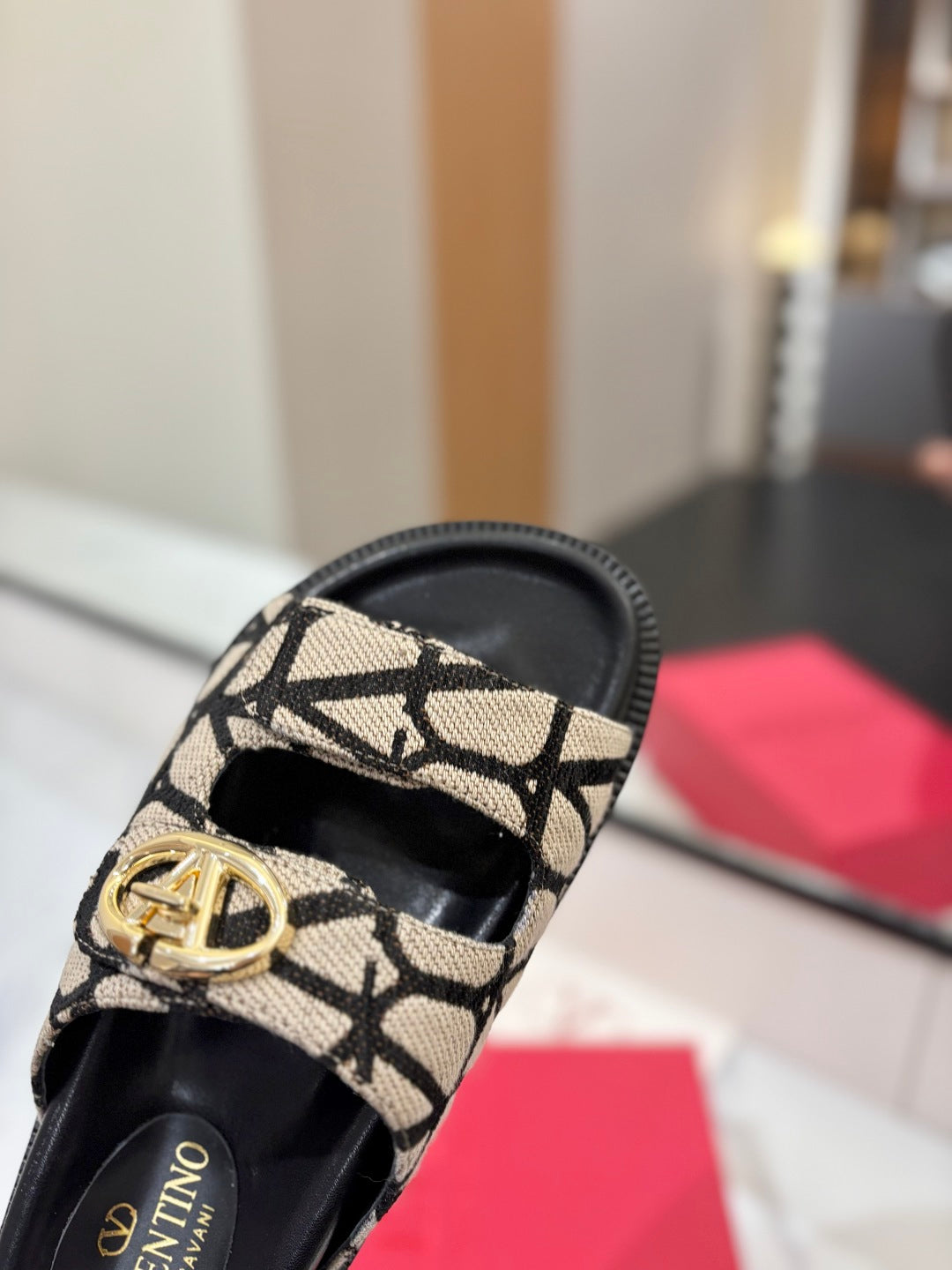 VRC Slippers Woman 42