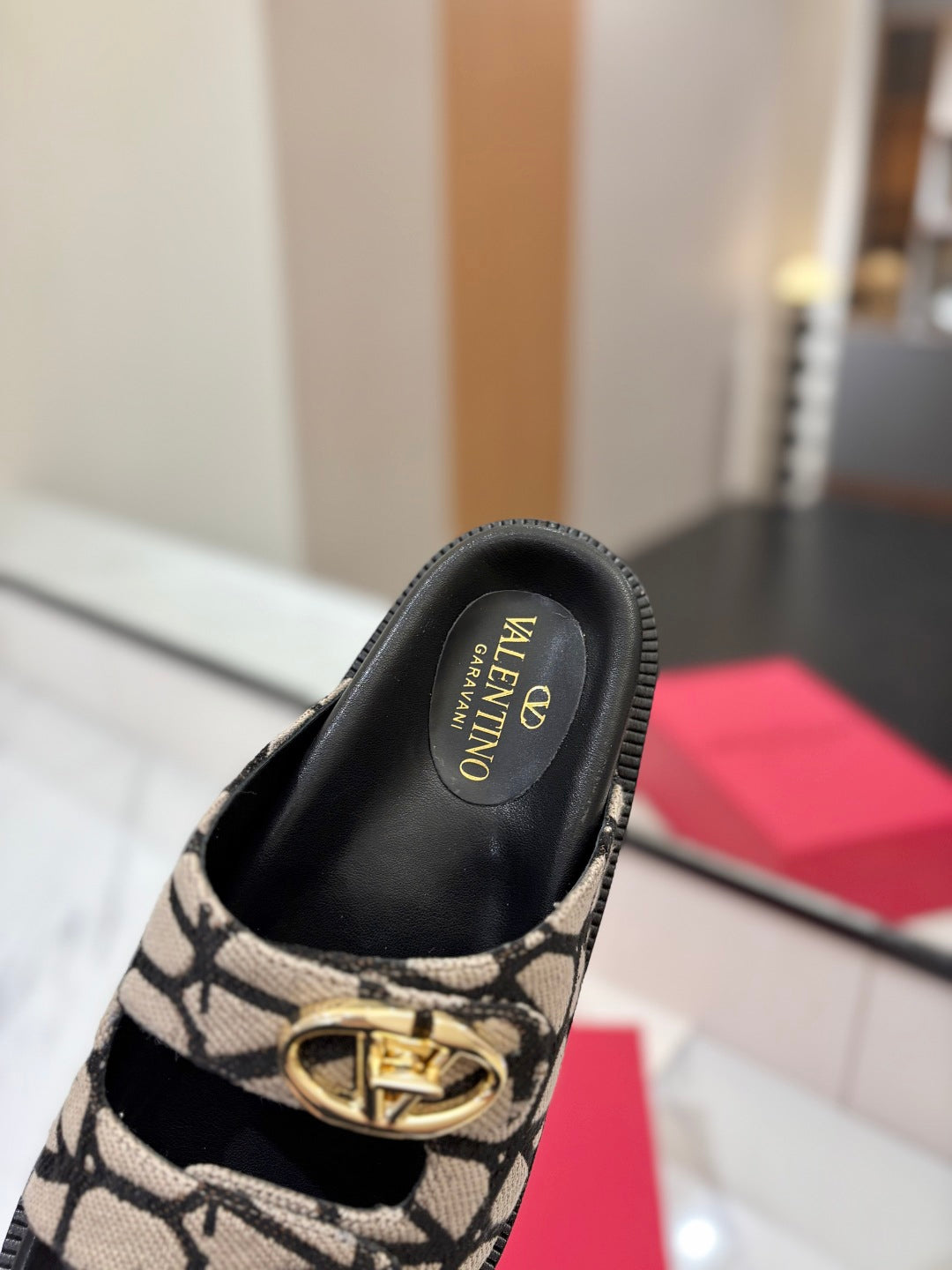 VRC Slippers Woman 42