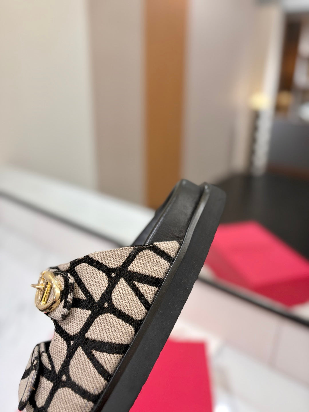 VRC Slippers Woman 42