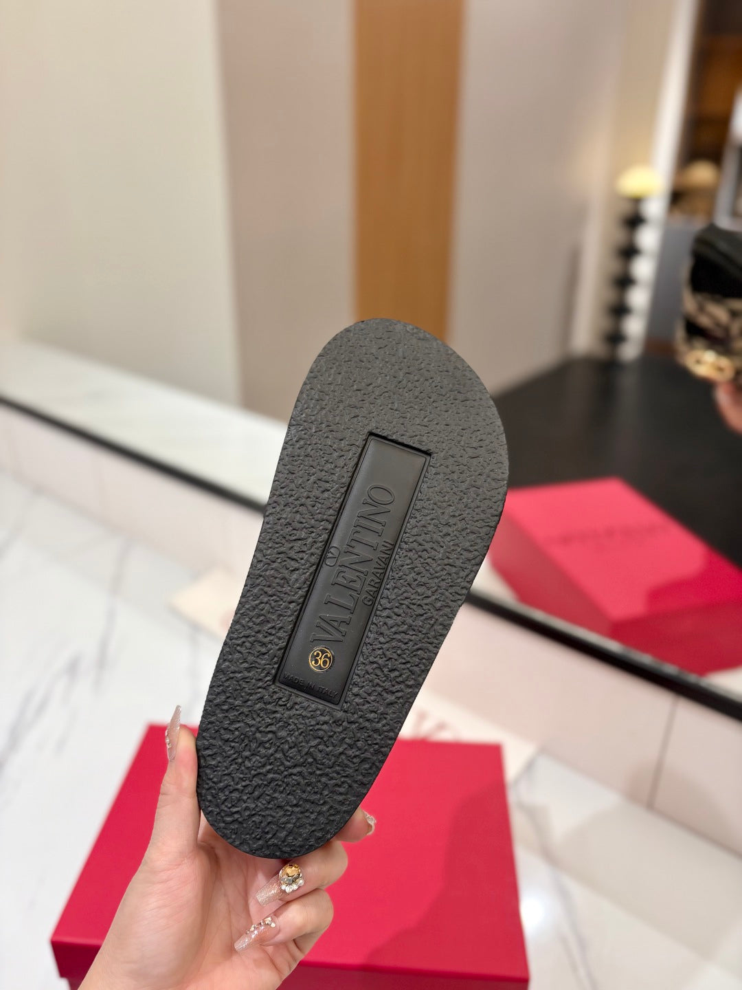 VRC Slippers Woman 42
