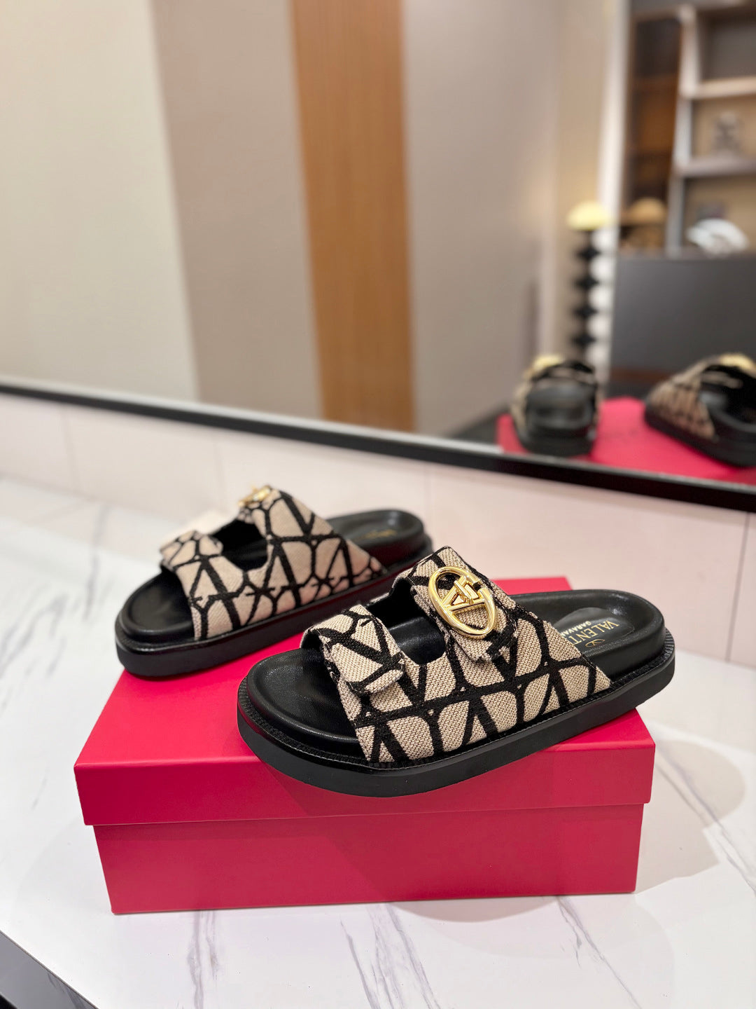 VRC Slippers Woman 42
