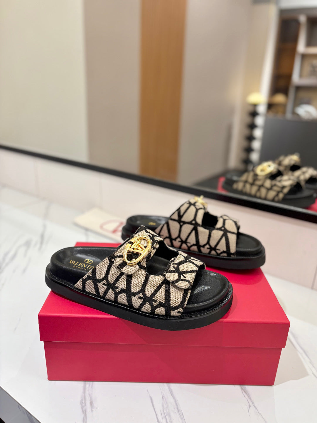 VRC Slippers Woman 42