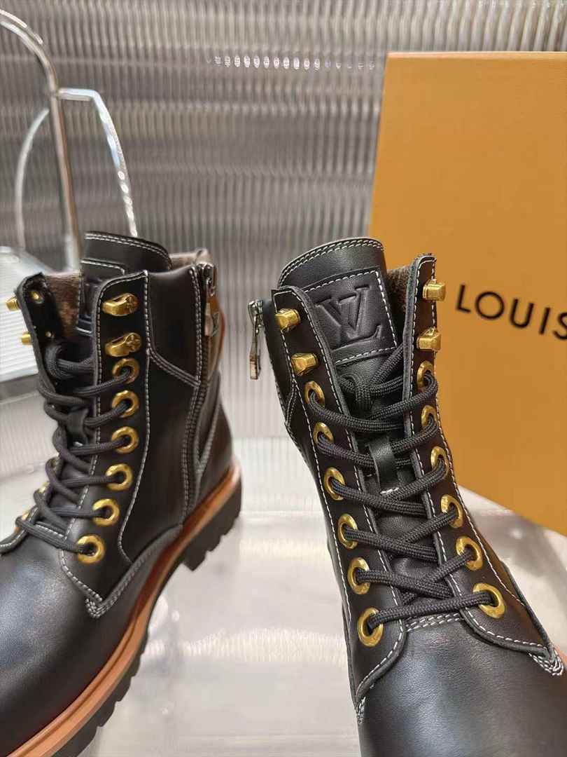 LU vs TIMBER  LAND Boots