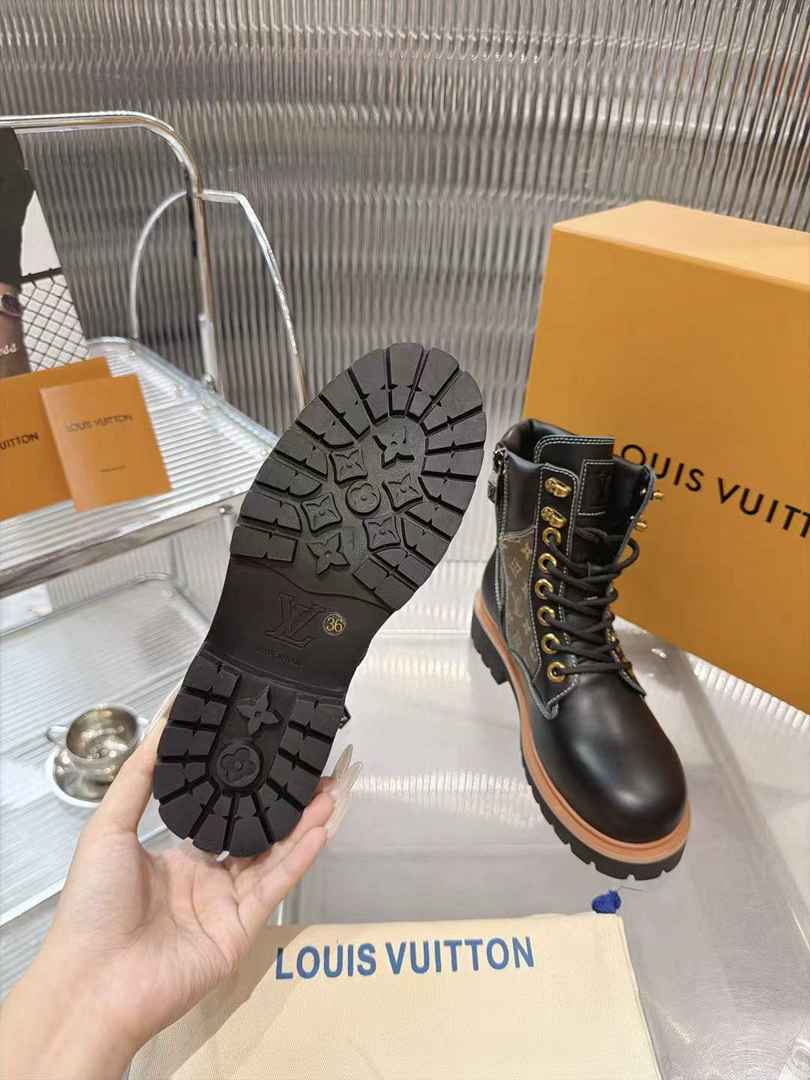 LU vs TIMBER  LAND Boots
