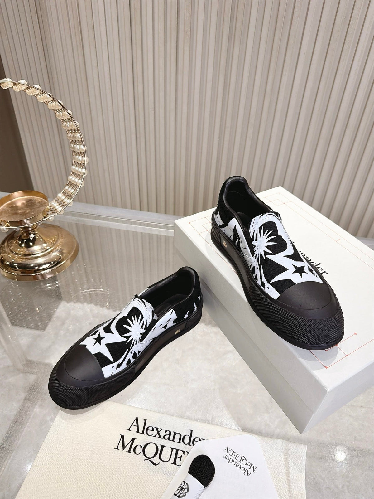 M*QUEEN Sneakers 2 Color's