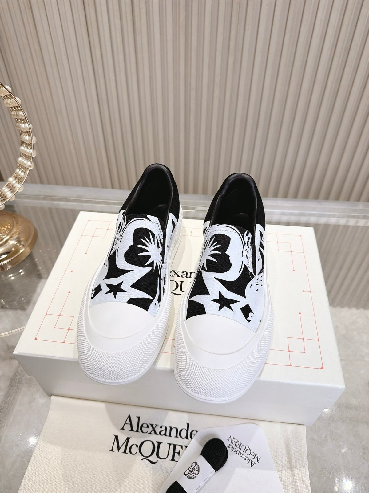 M*QUEEN Sneakers 2 Color's