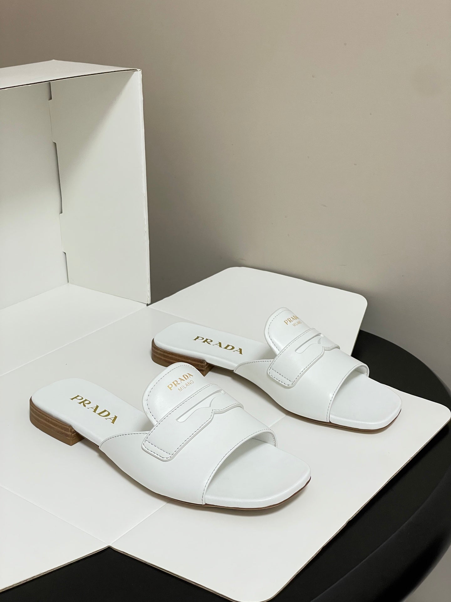 PRD slippers Woman White