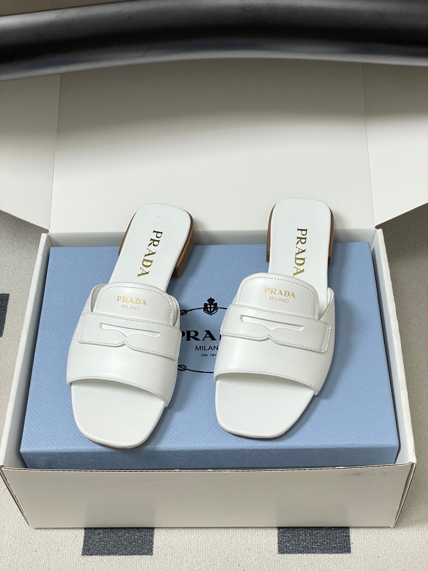 PRD slippers Woman White