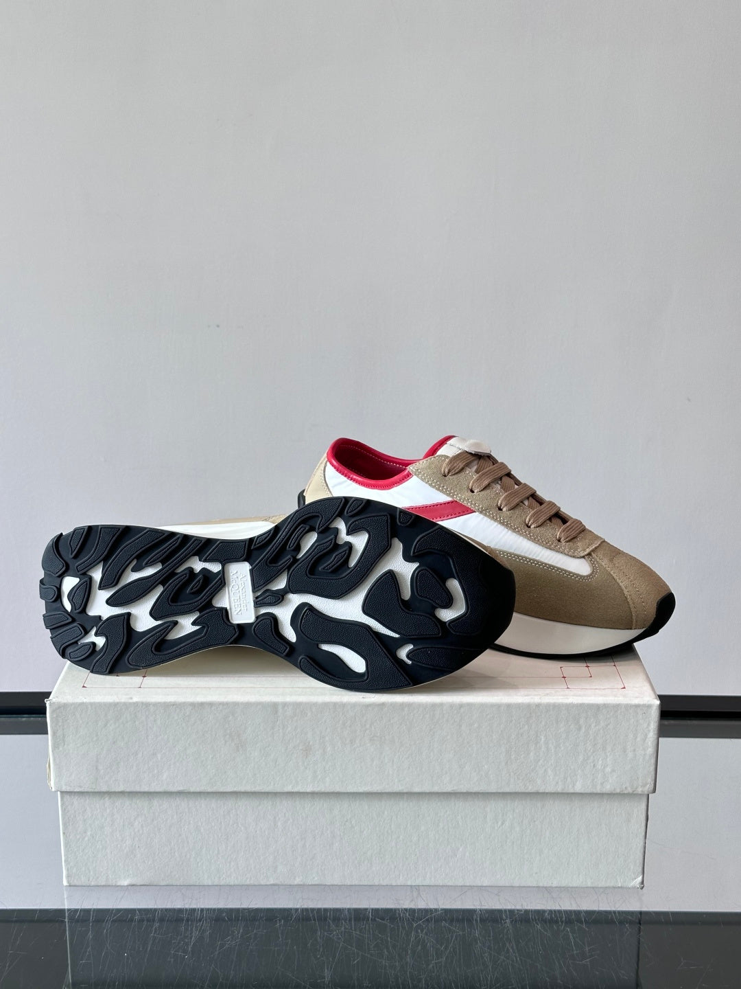 Mc*QUEEN  Sneakers Runner Unisex 2 Color's