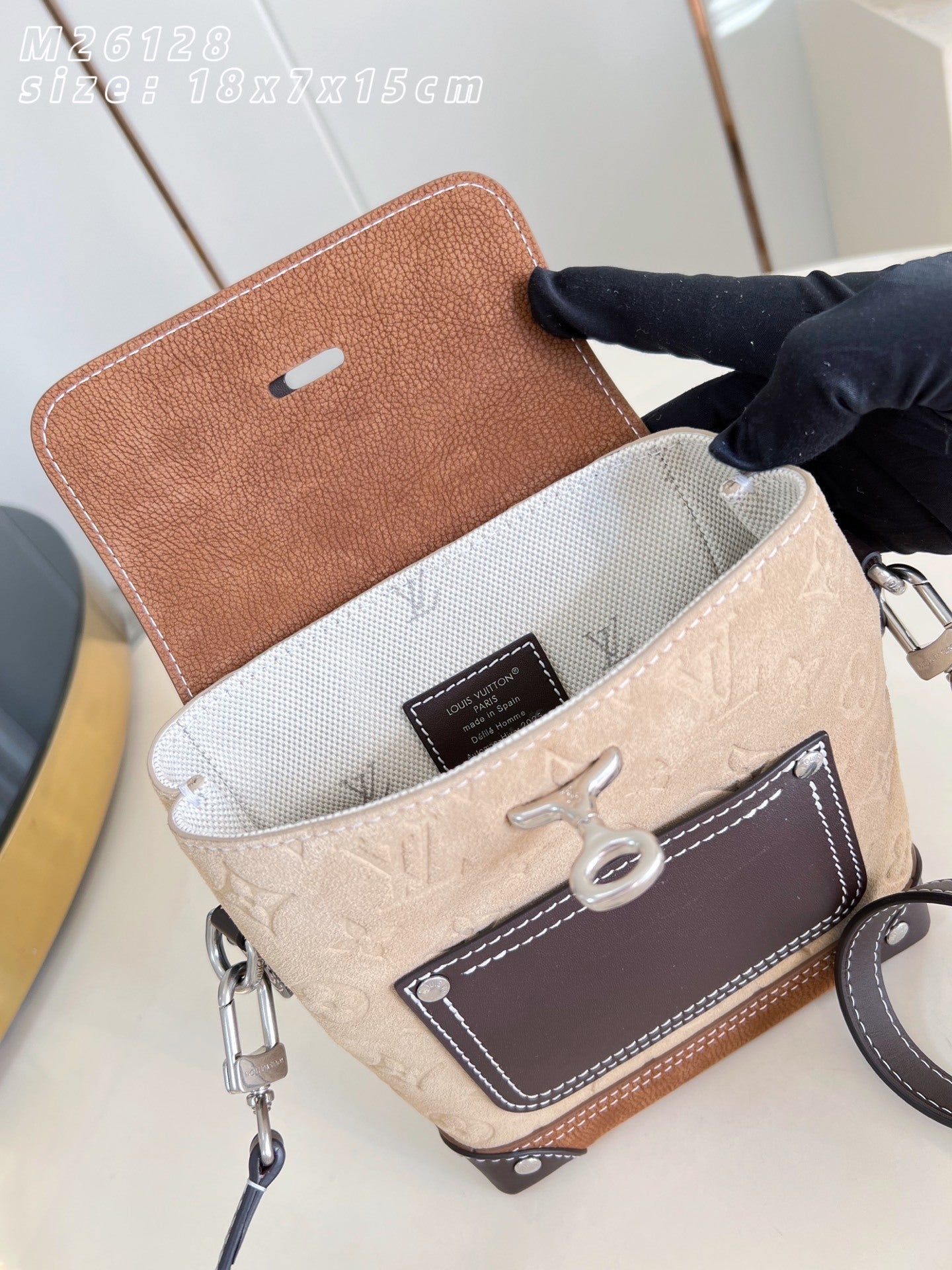 LU   Bag  size 18 cm Small limited