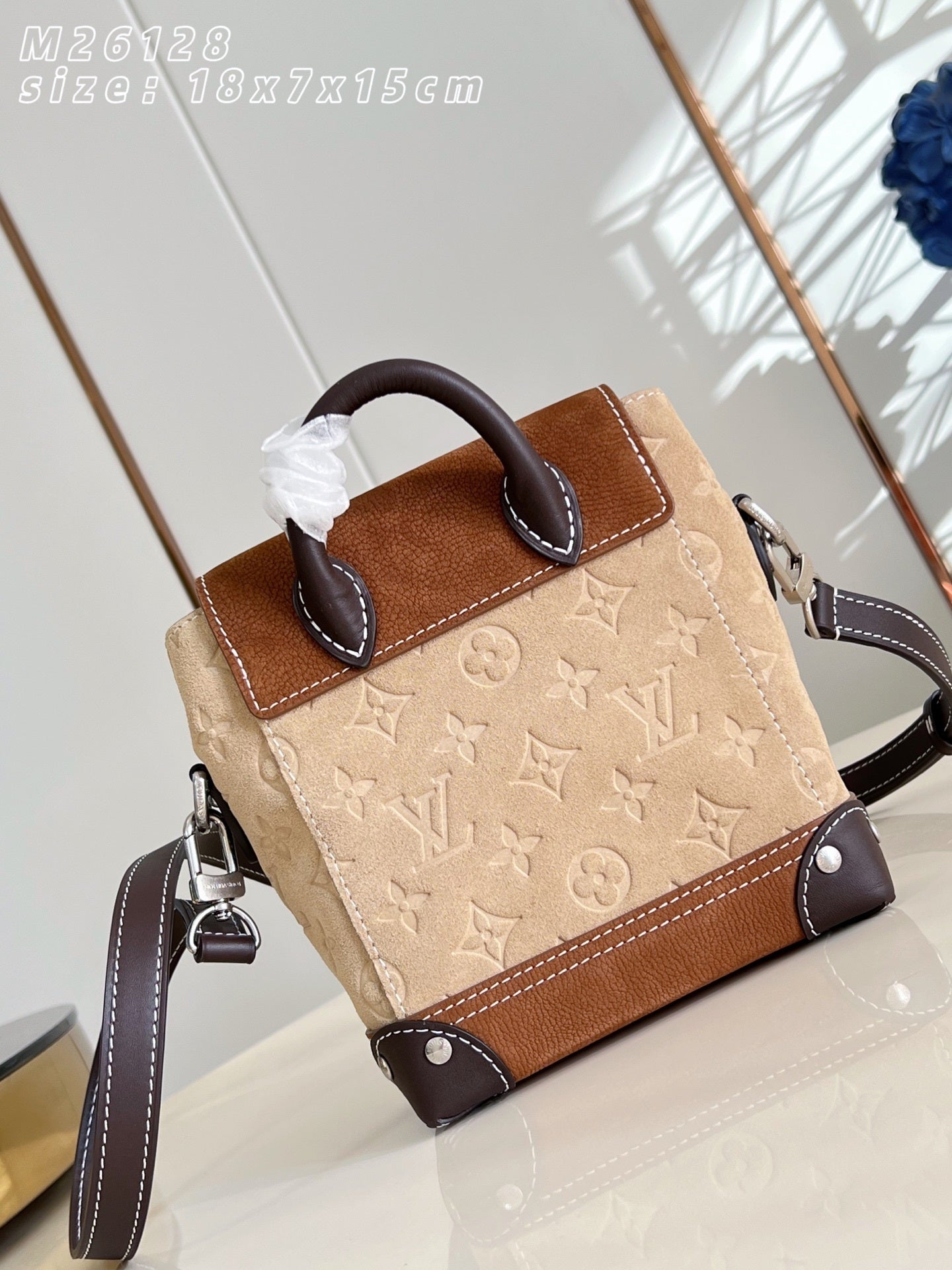 LU   Bag  size 18 cm Small limited