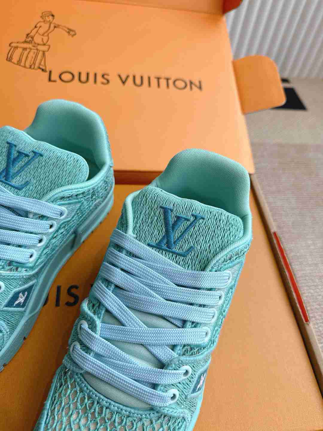 LU  Sneakers  2 Color's 46