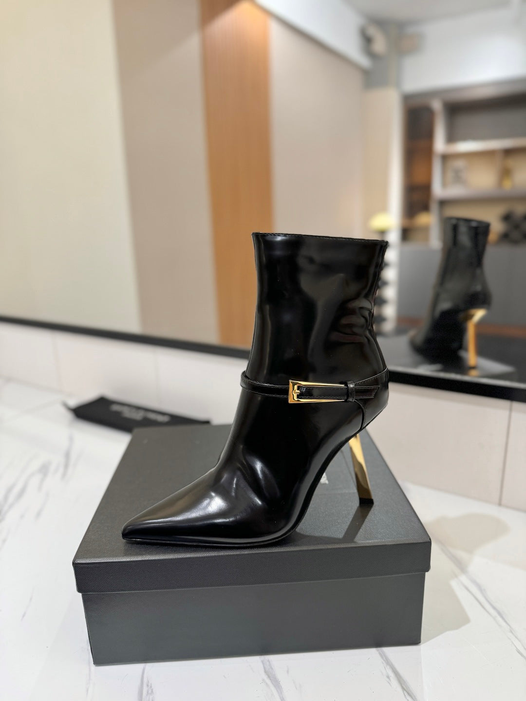 Y L  Woman Boots Heels 2 Color's