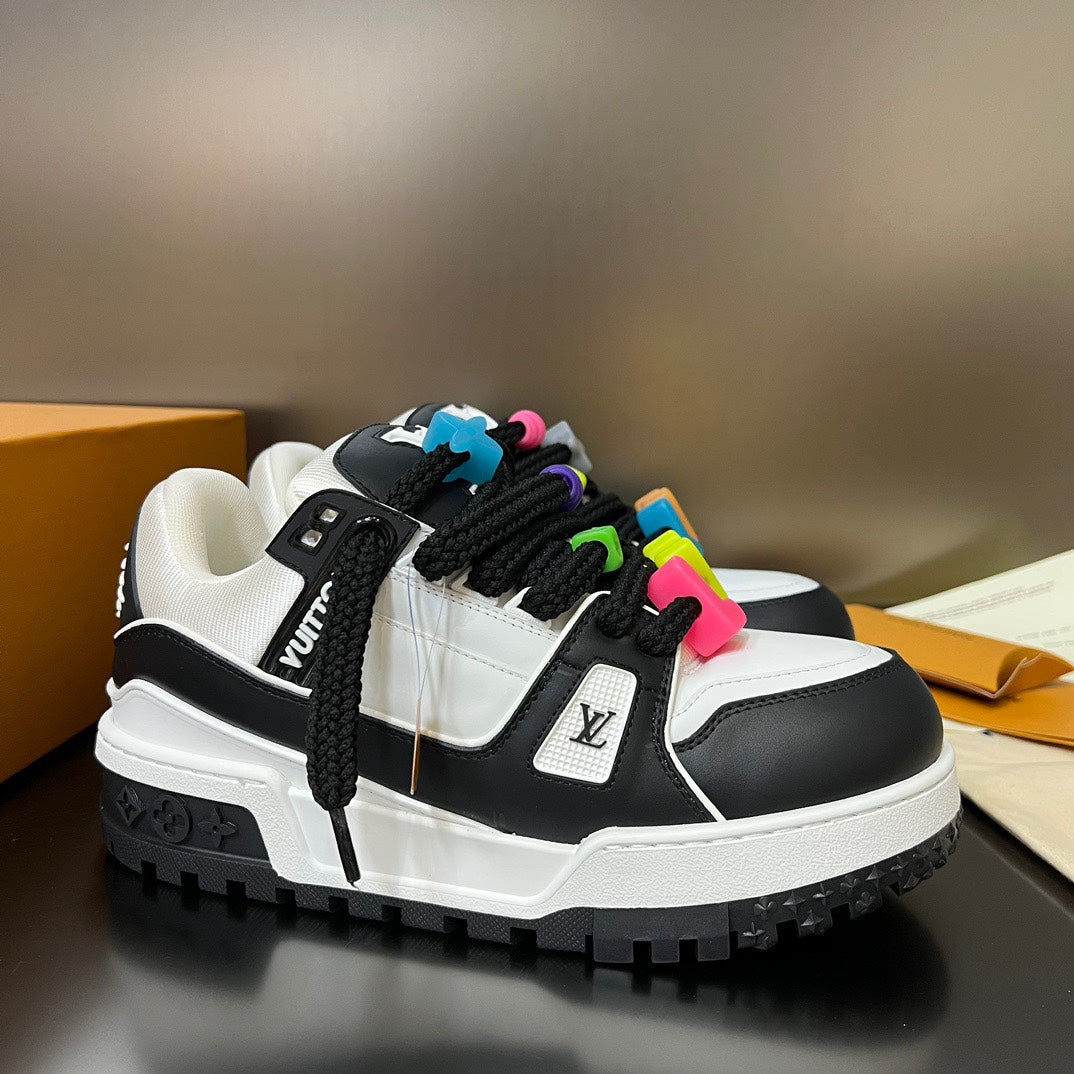 LU Sneakers