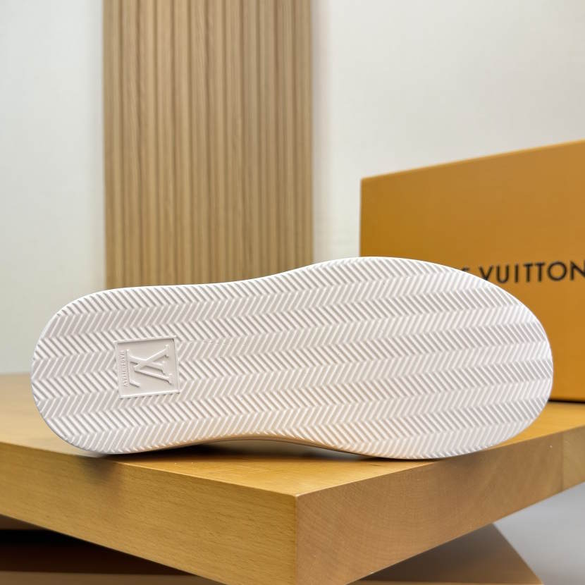 LU Sneakers