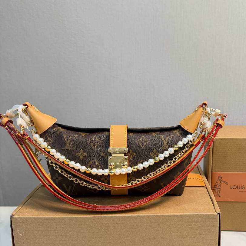 LU Bag  size 22 cm