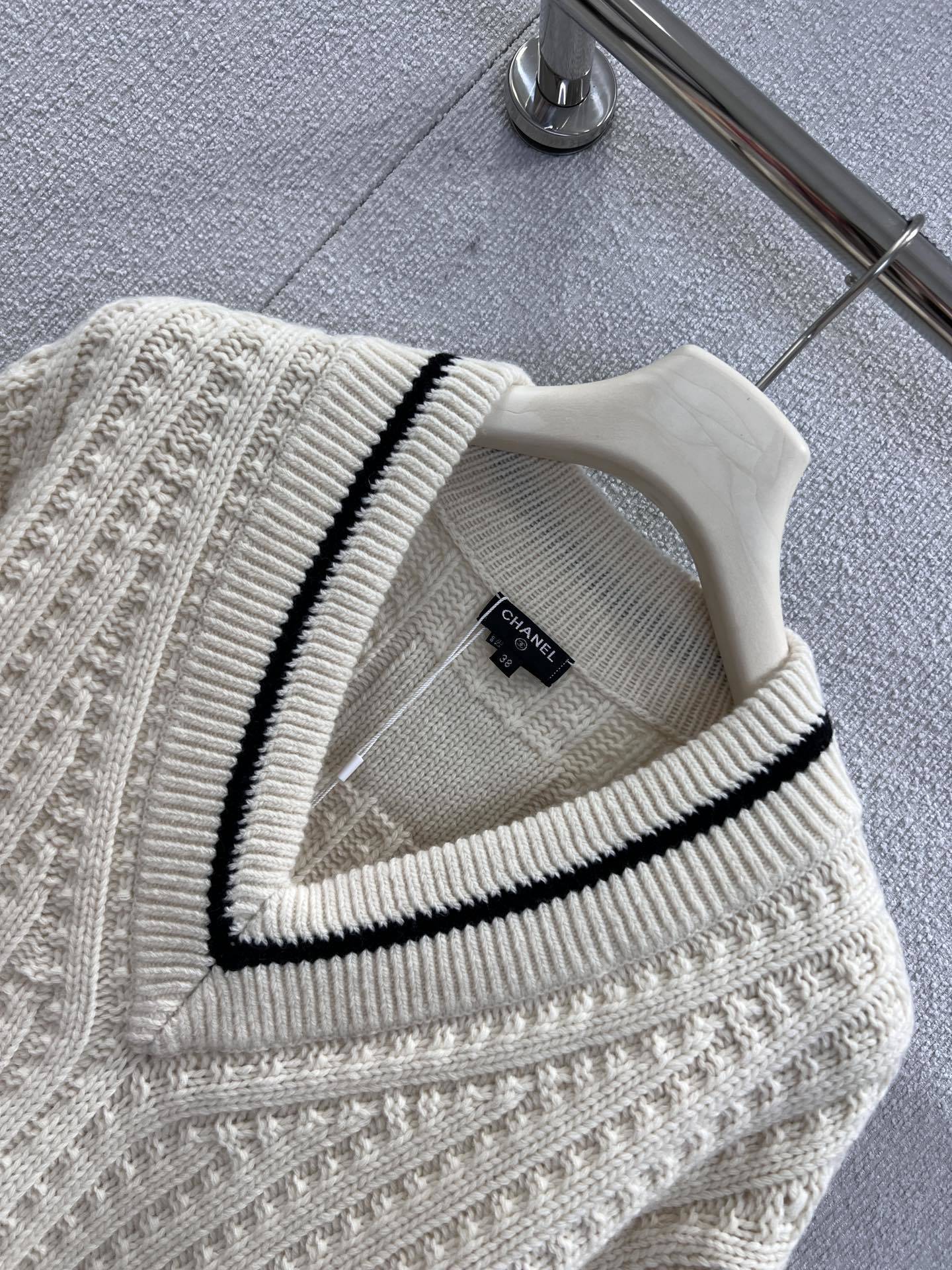 CHL Sweater Woman 2 Color's