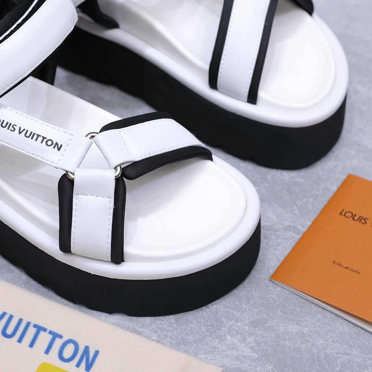 LU sandals  Woman 4 Color's
